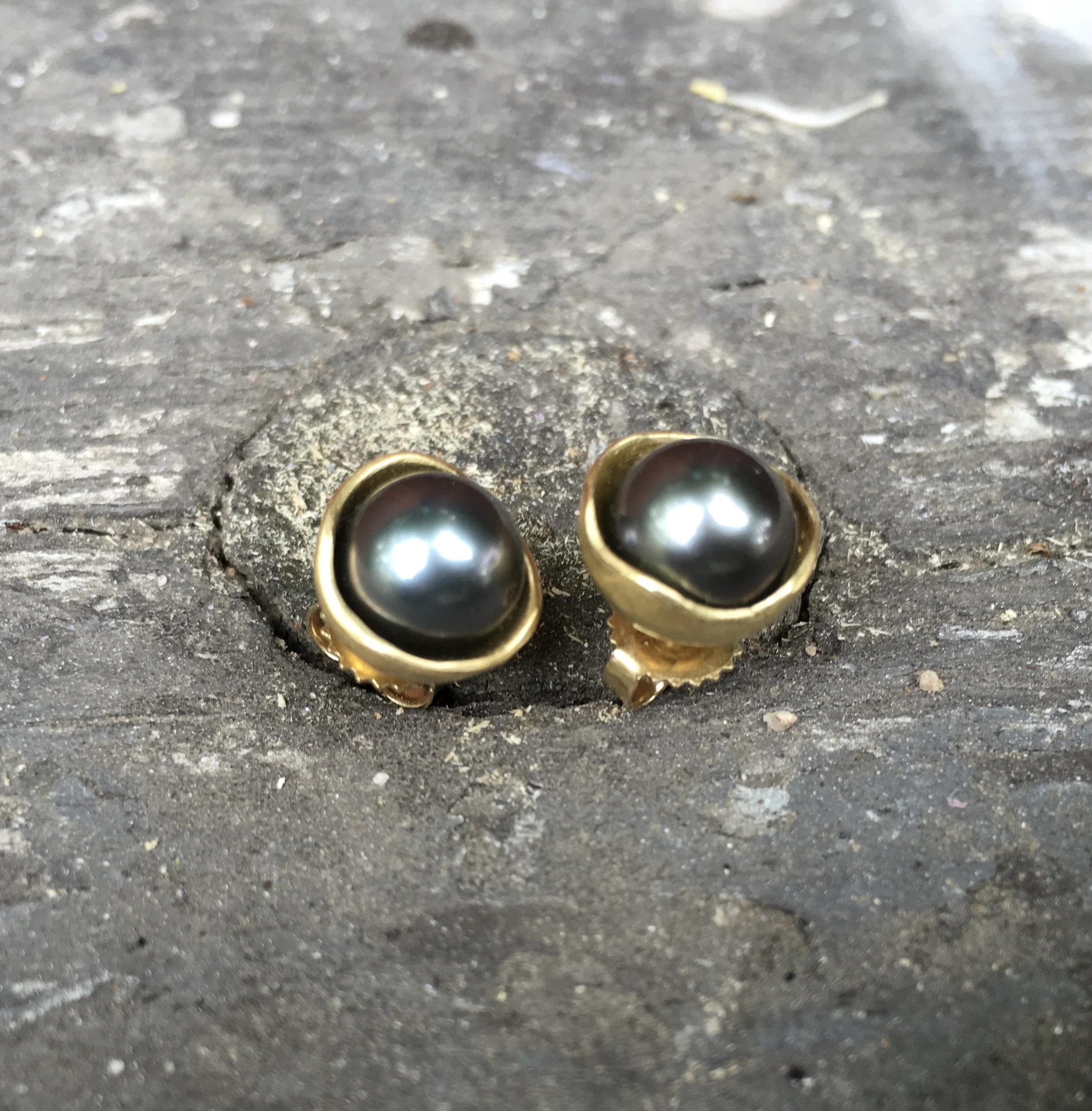 Tahitian pearl nest earrings