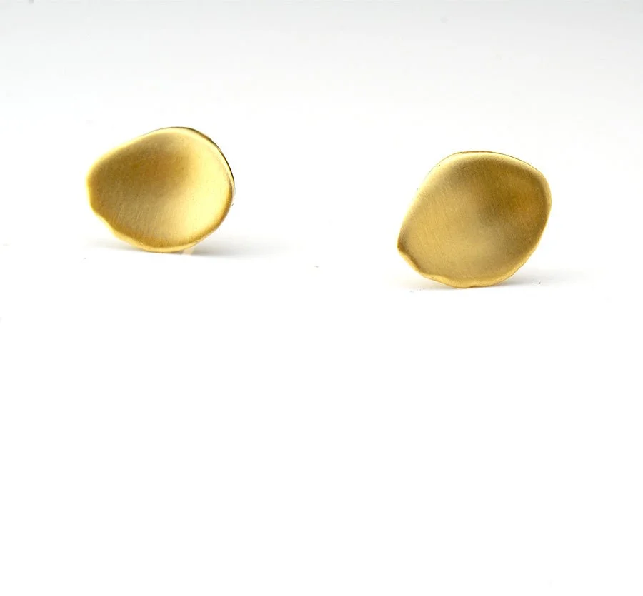 Petal Posts in 18k yellow gold
