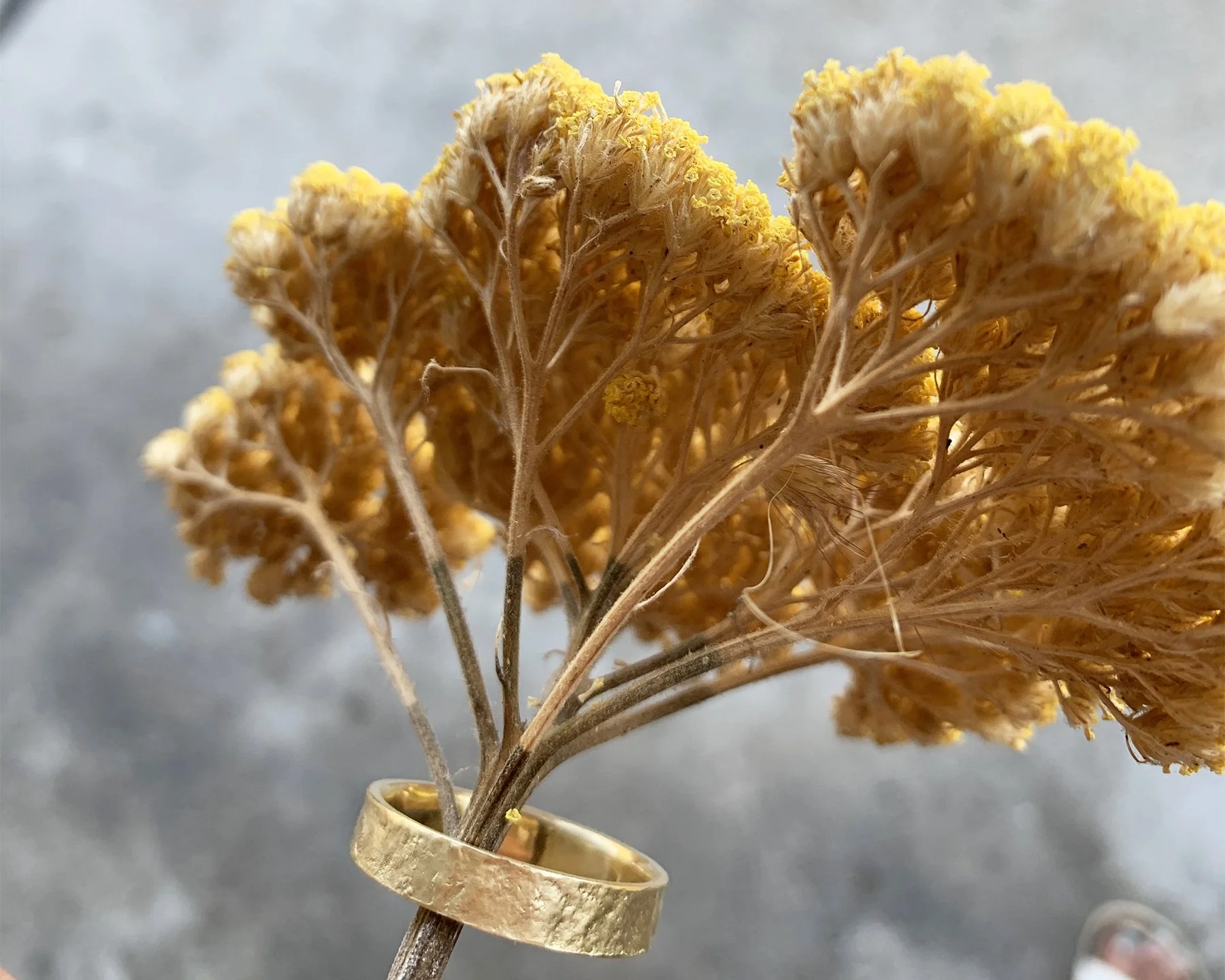 Textured 18k gold band