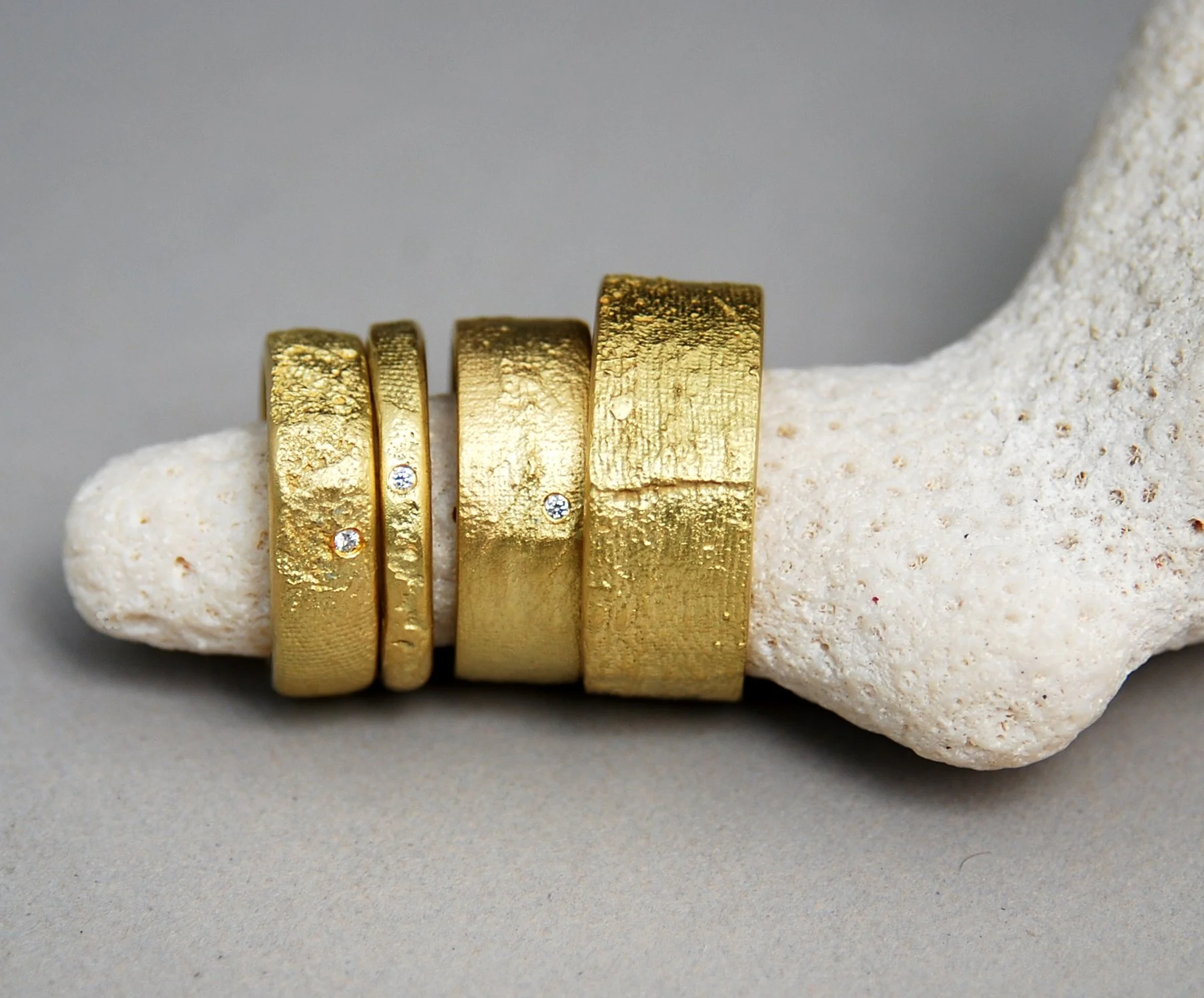 Silk bands in 14k gold