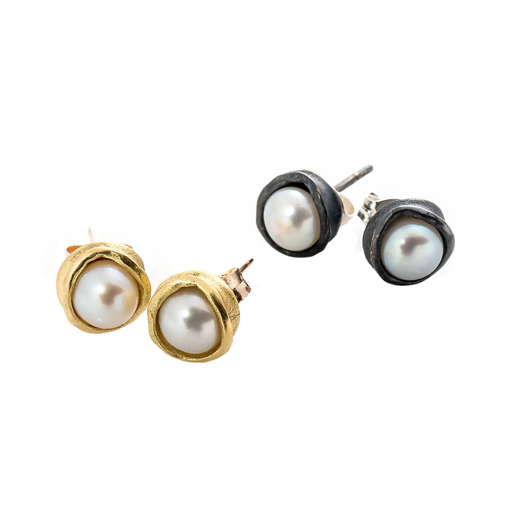 Classic pearl studs