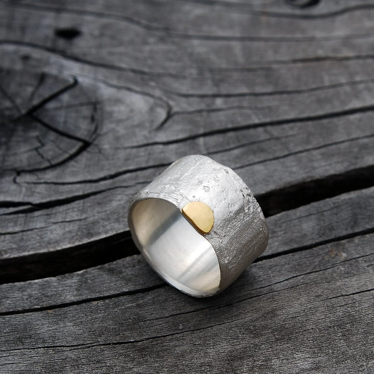 size 8.5 wide silver silk textile textured ring with 22k gold detail/dot