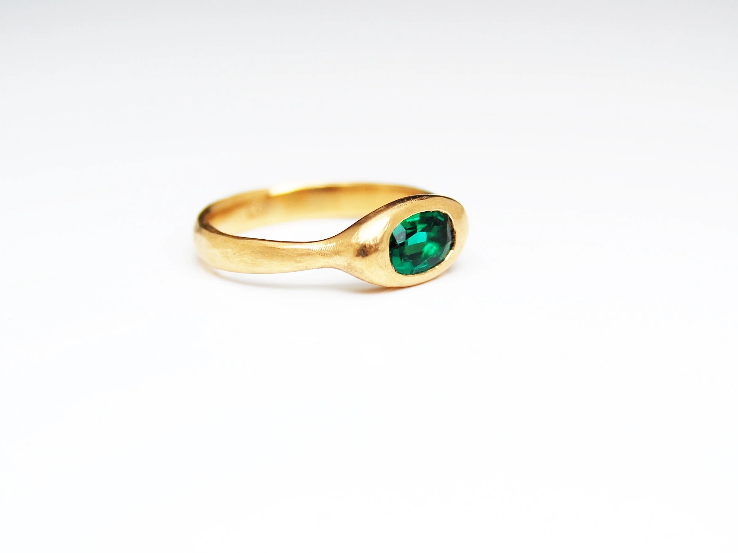 Emerald eye ring