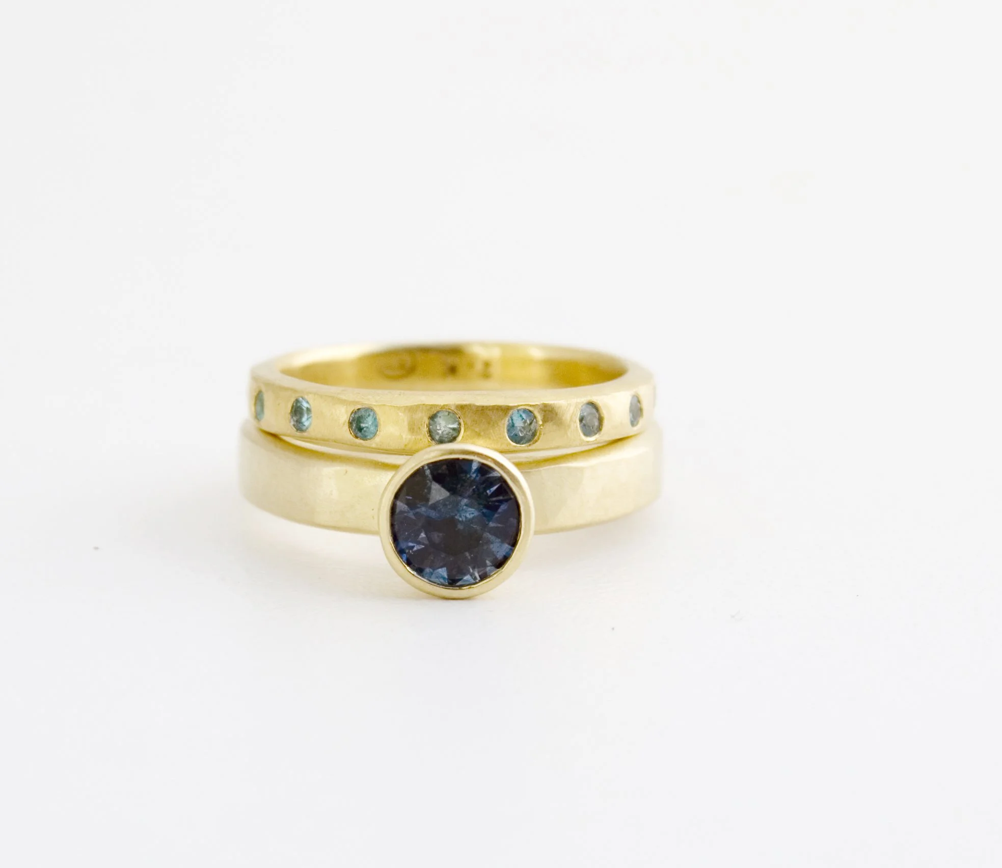 Montana sapphire with Pariba band