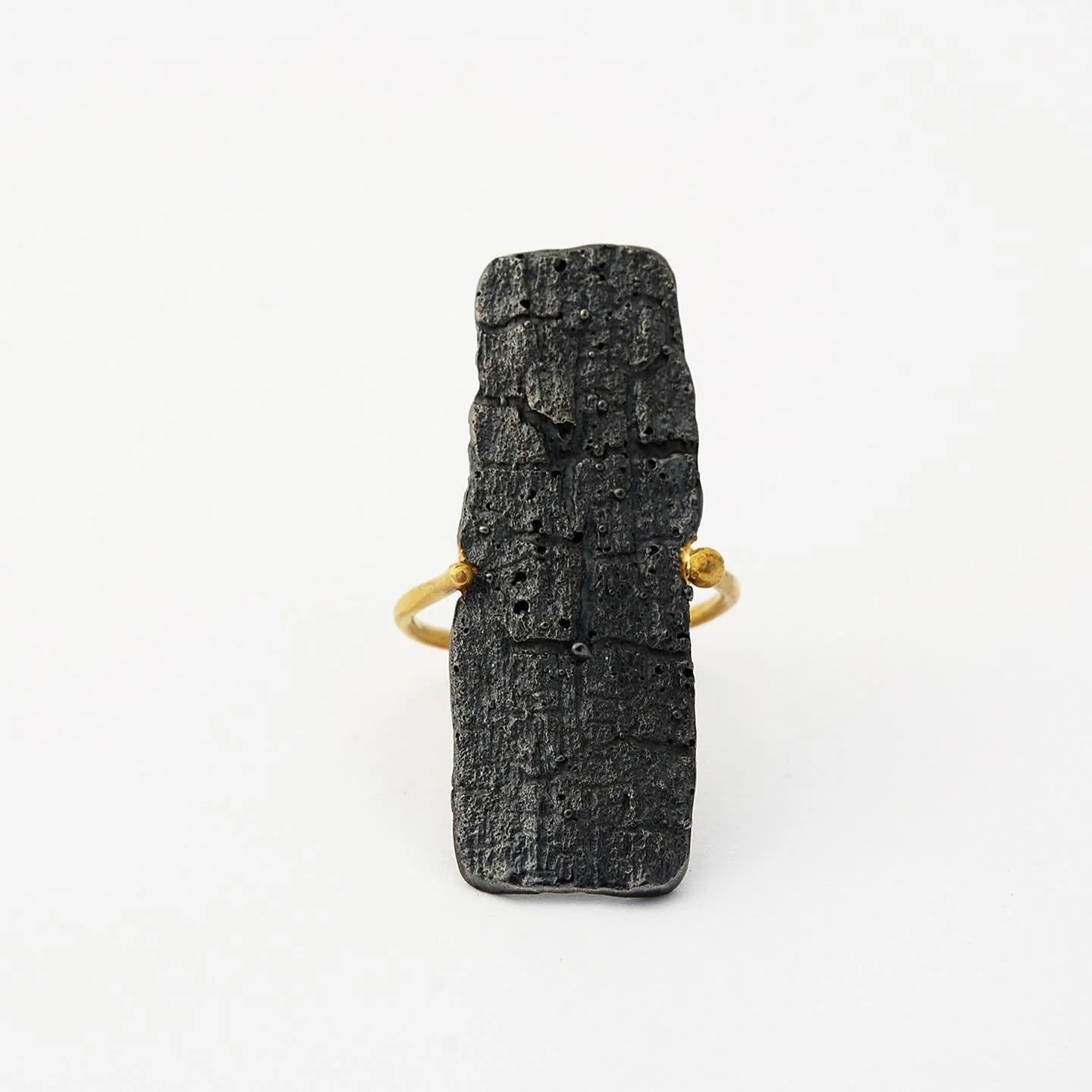 Bark shield ring, oxidized silver, 18k