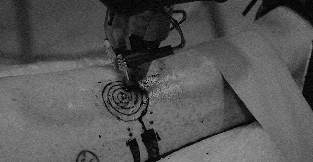 Si le tatoueur n’est pas l’artiste, qui est ce ?