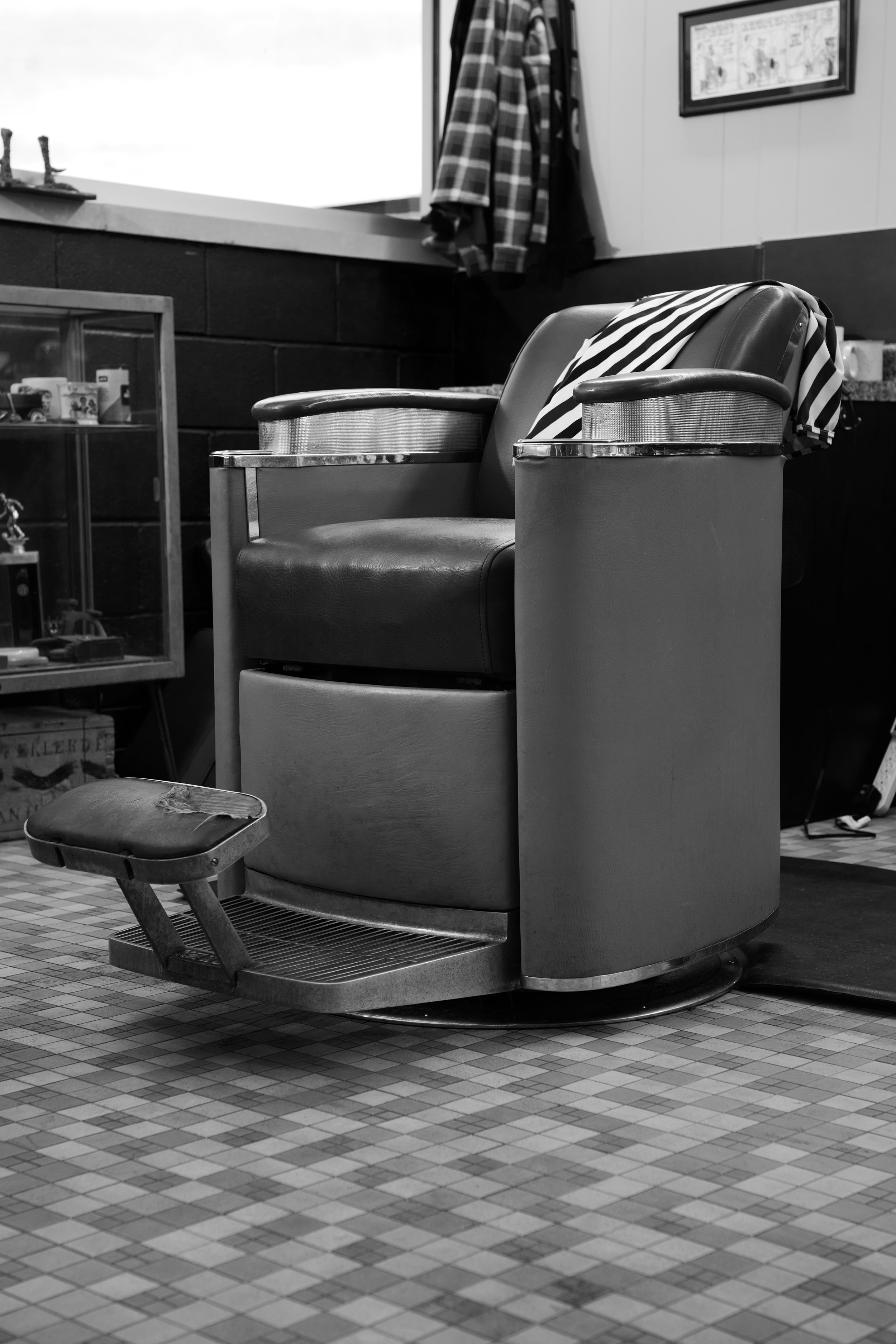 Valleydale Barbershop Antique Barber Chair