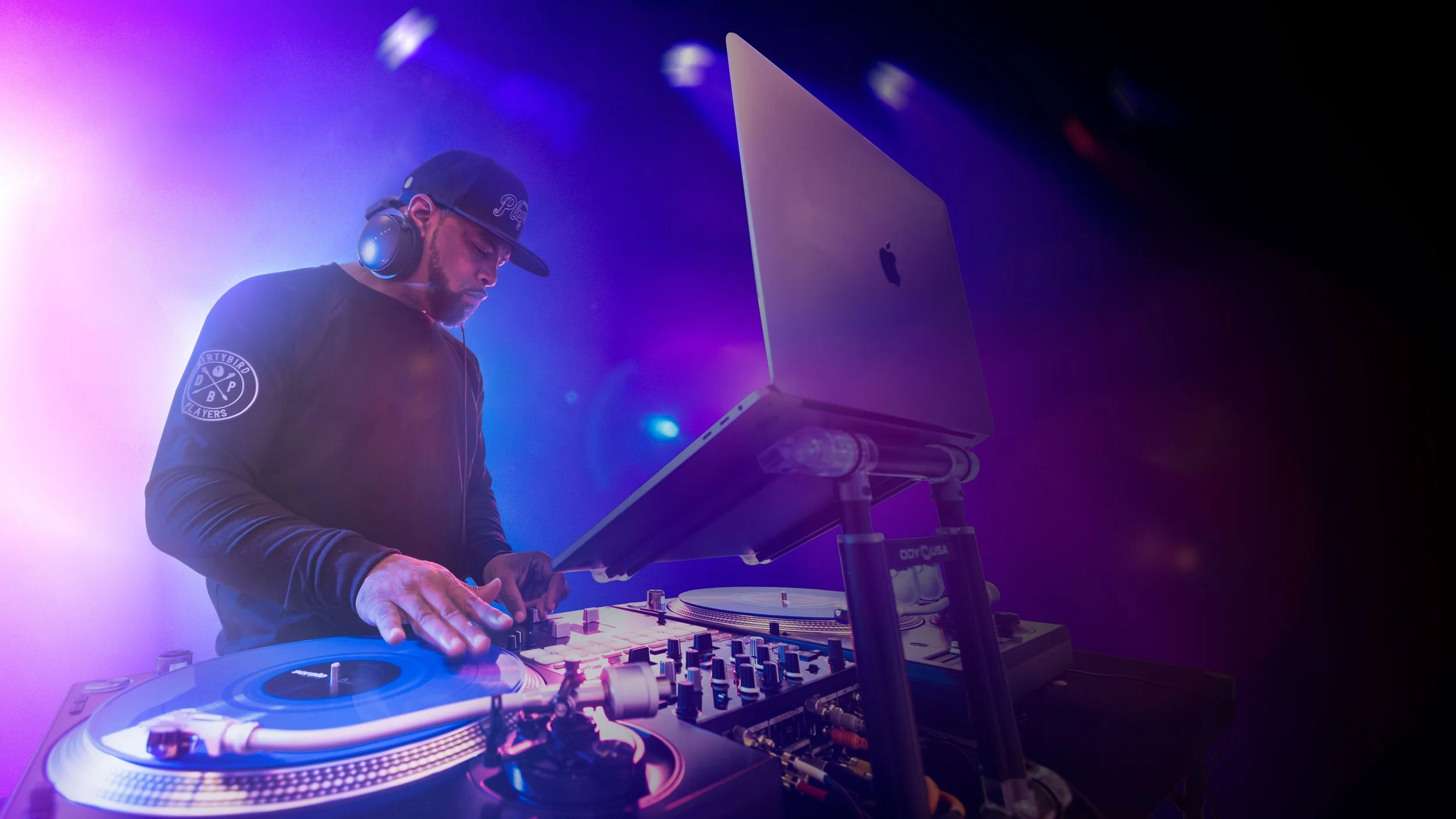 20210400_DJ_Beat_Matching_01.jpeg