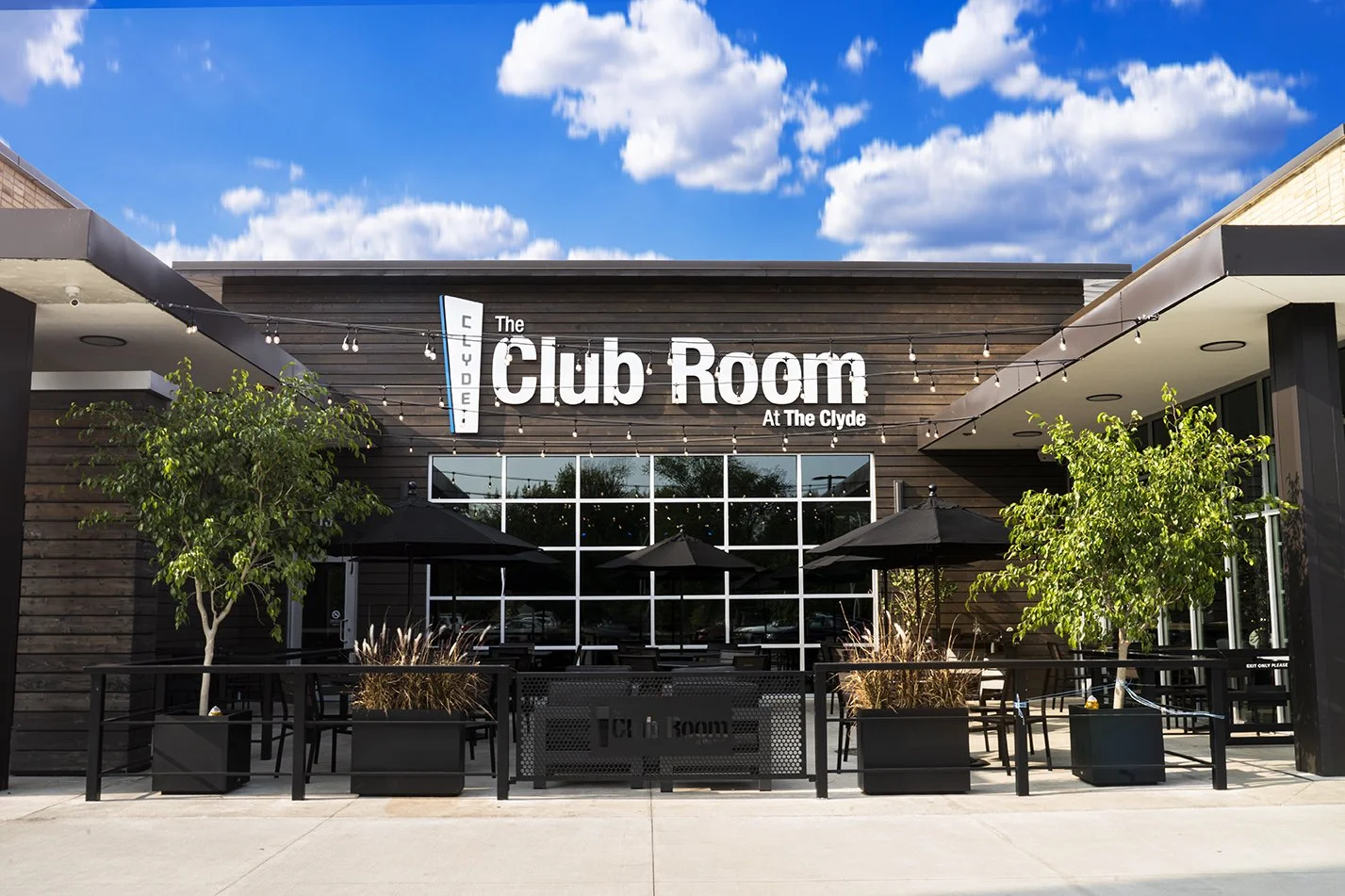 20200916_Club_Room_Event_Patio_01.jpg