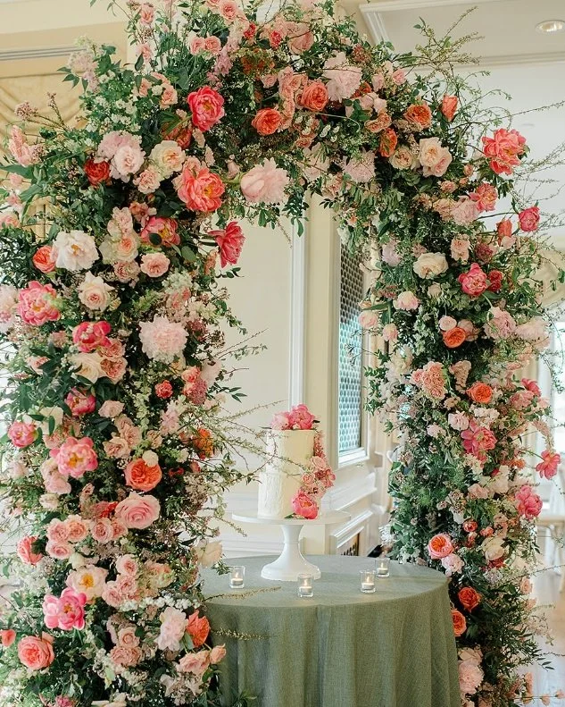 Before the red roses fly off the shelves for Valentine&rsquo;s Day, can we take a moment to LOVE on the humans behind the blooms? 

Wedding florists are true artists and magicians. They&rsquo;re up at dawn at the flower market, hauling buckets, wirin