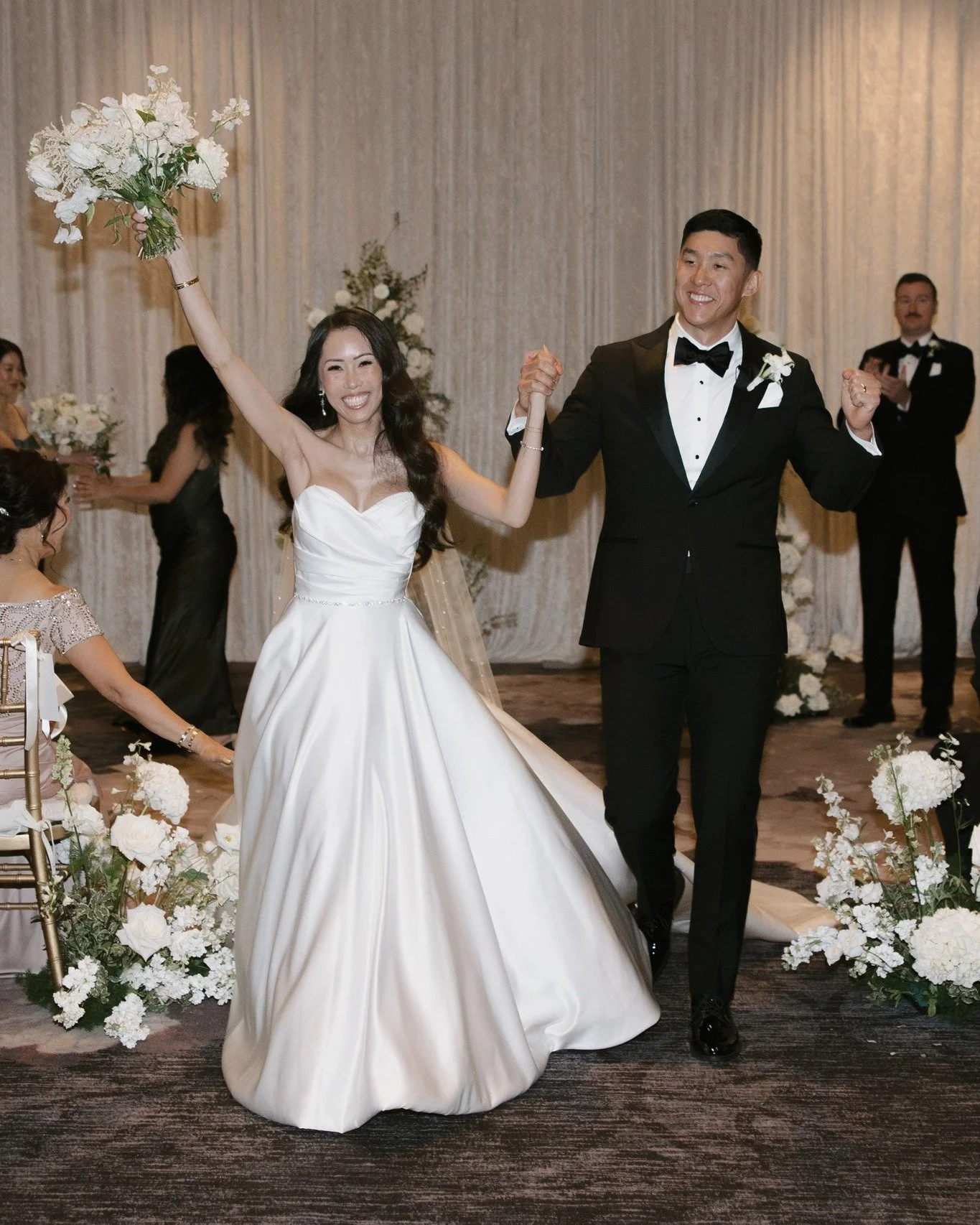 Couple Spotlight: Jennifer &amp; Philip 💍
When this couple told me they wanted to honor both their Chinese and Japanese heritage, I knew I had some homework to do. Then I met their families, and I knew we'd be more than fine. Bowing to parents, mult