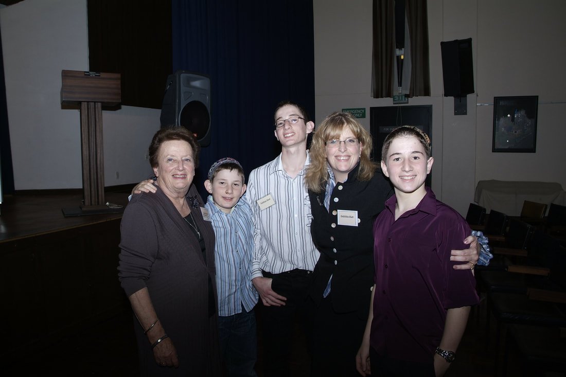 Inge Woolf z"l and her daughter Deb Hart and sons Sam, Nathan, and Jason.