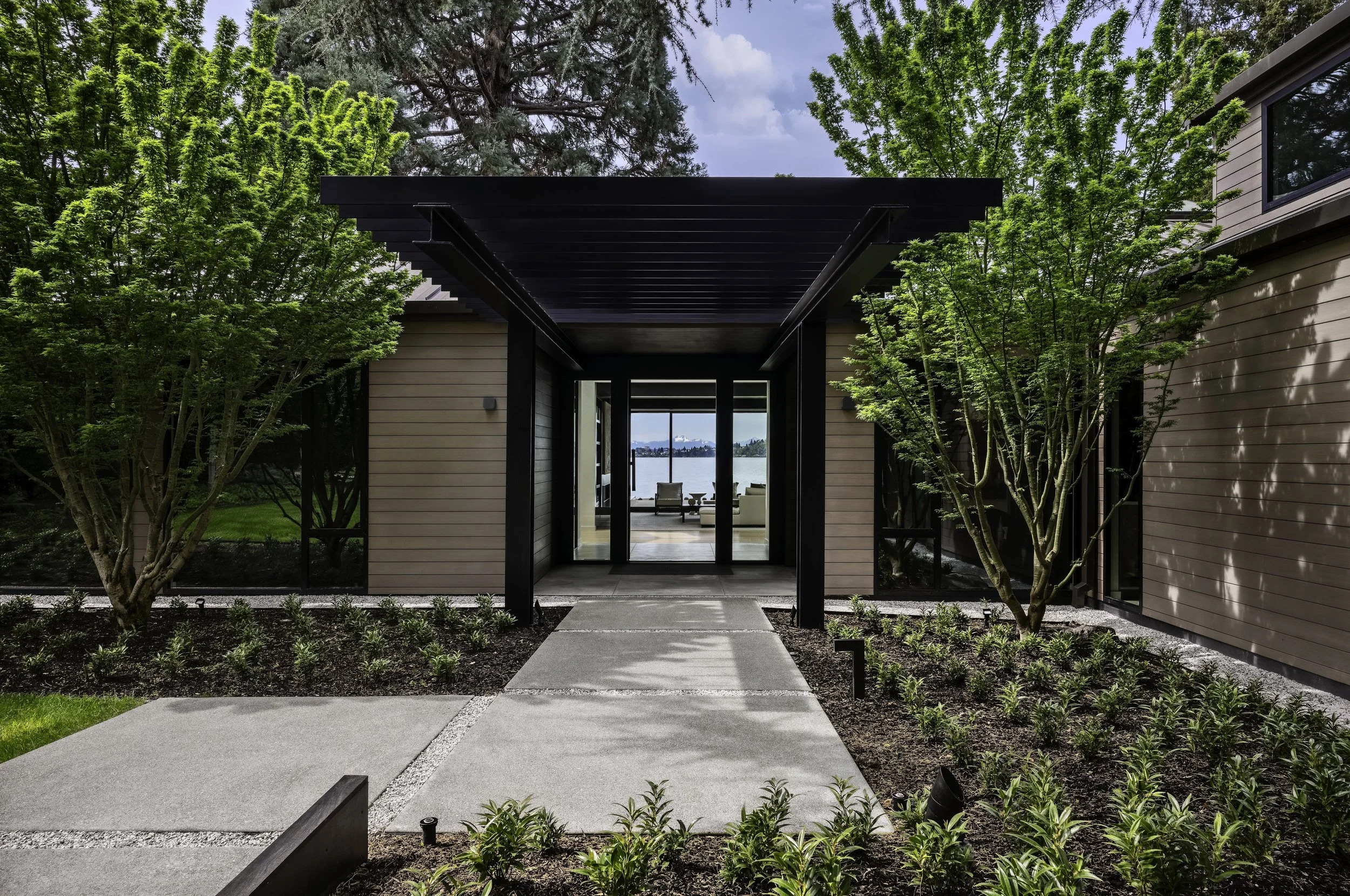 Front Entry L1006796.jpg