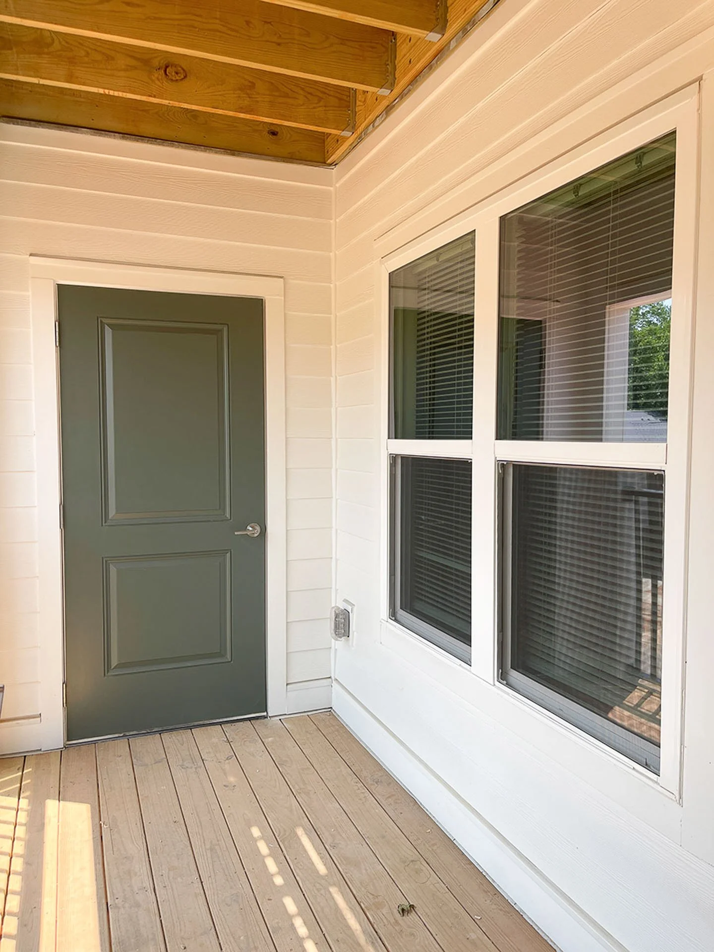 Outdoor balcony at The Pines at Peach Road