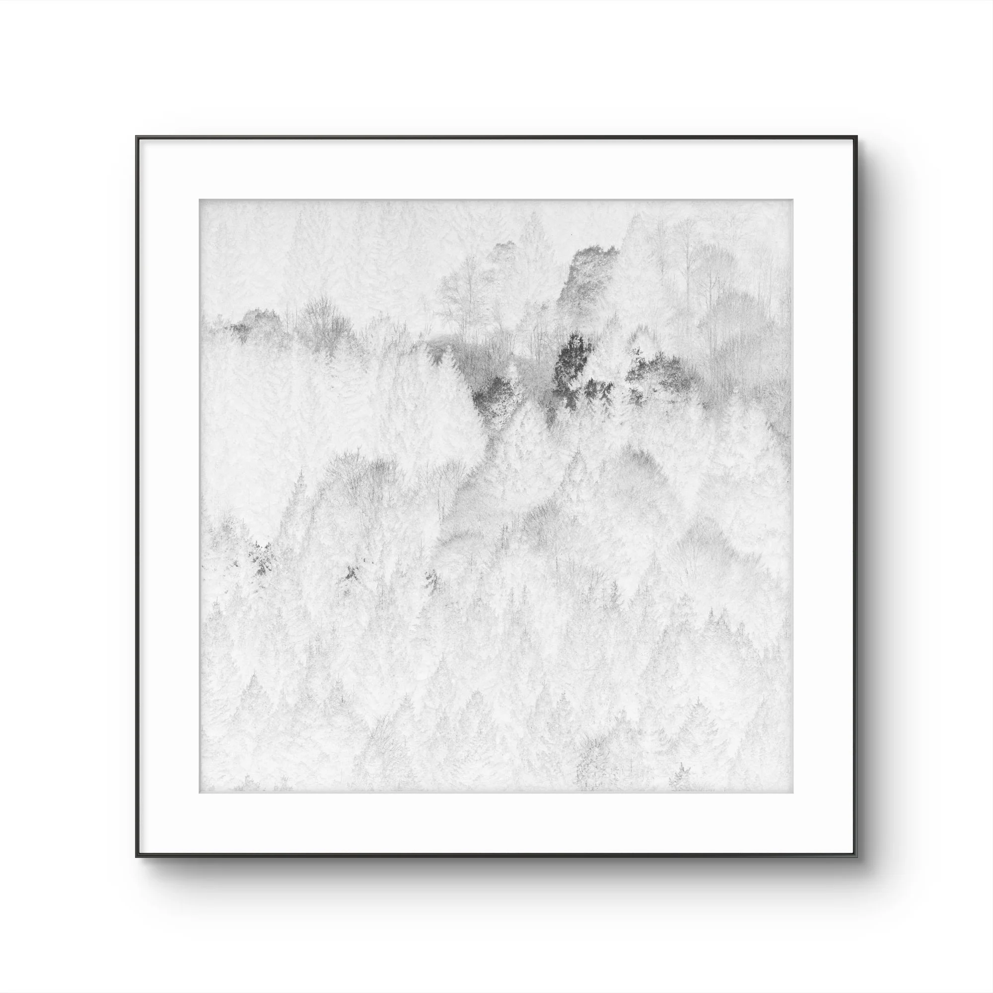 Une peinture à l'encre monochrome représentant un paysage de montagnes et d'arbres, encadrée dans un cadre noir, accrochée sur un mur blanc.