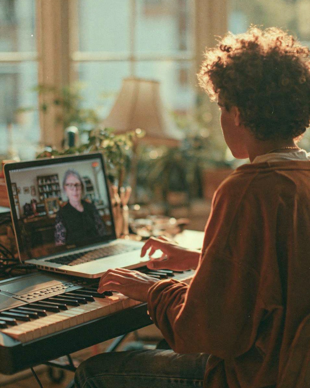 Online piano lesson from home