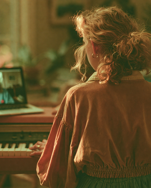 Online piano lesson from home