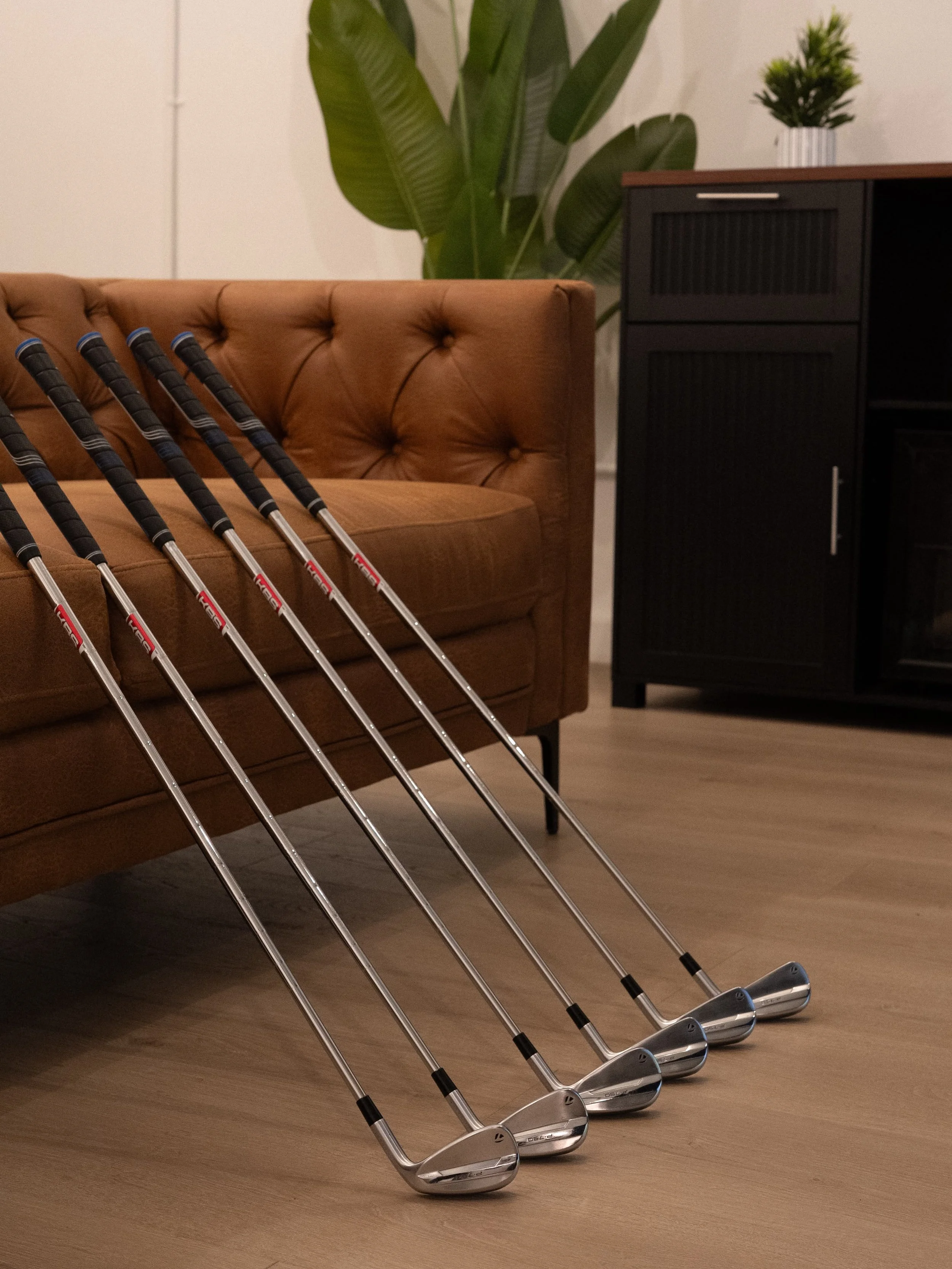 Golf clubs by the couch at Gantry Golf Club