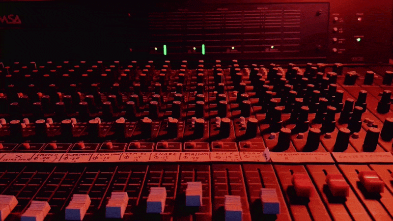 Audio equipment lights pulse