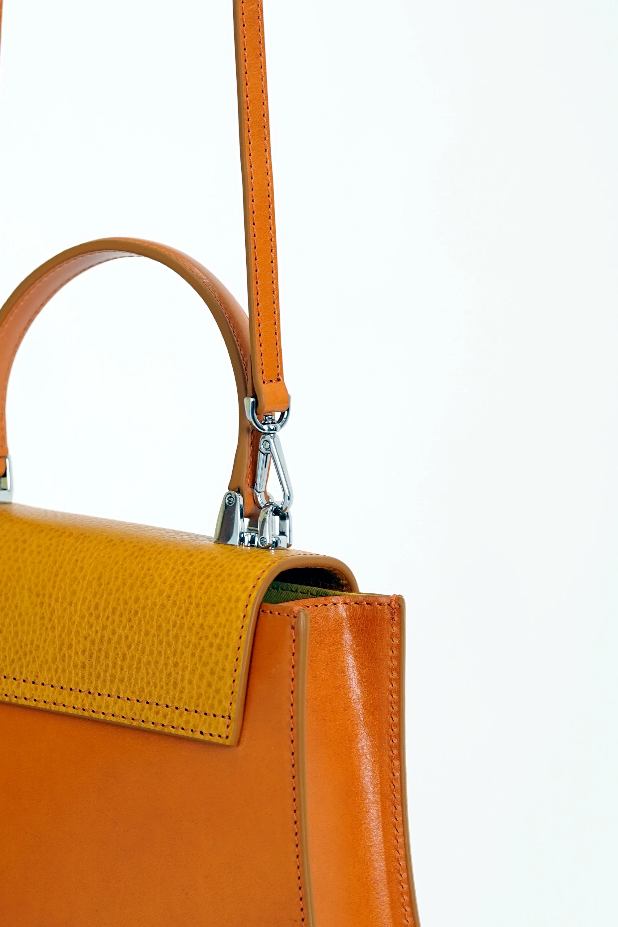 Golden eiffel-Yellow-details-02.webp (Copy)