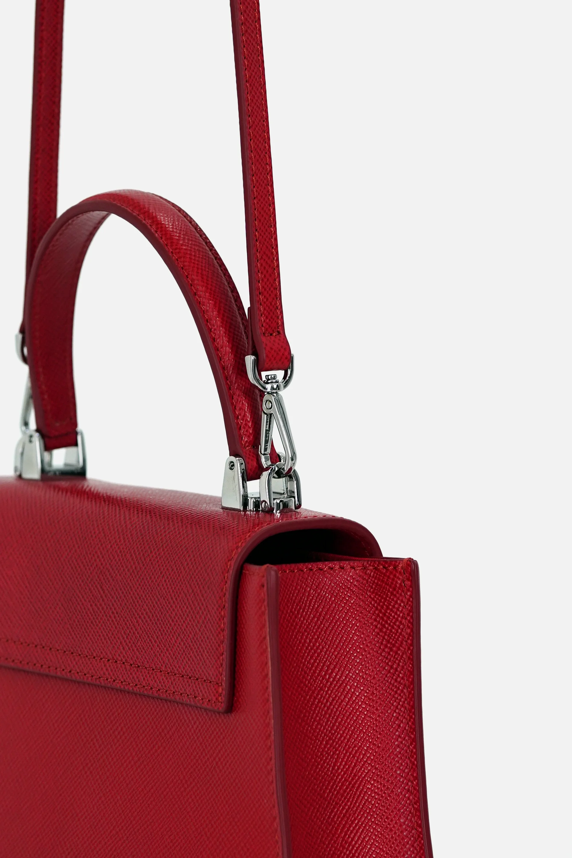 Golden eiffel-red-details-01.webp (Copy)