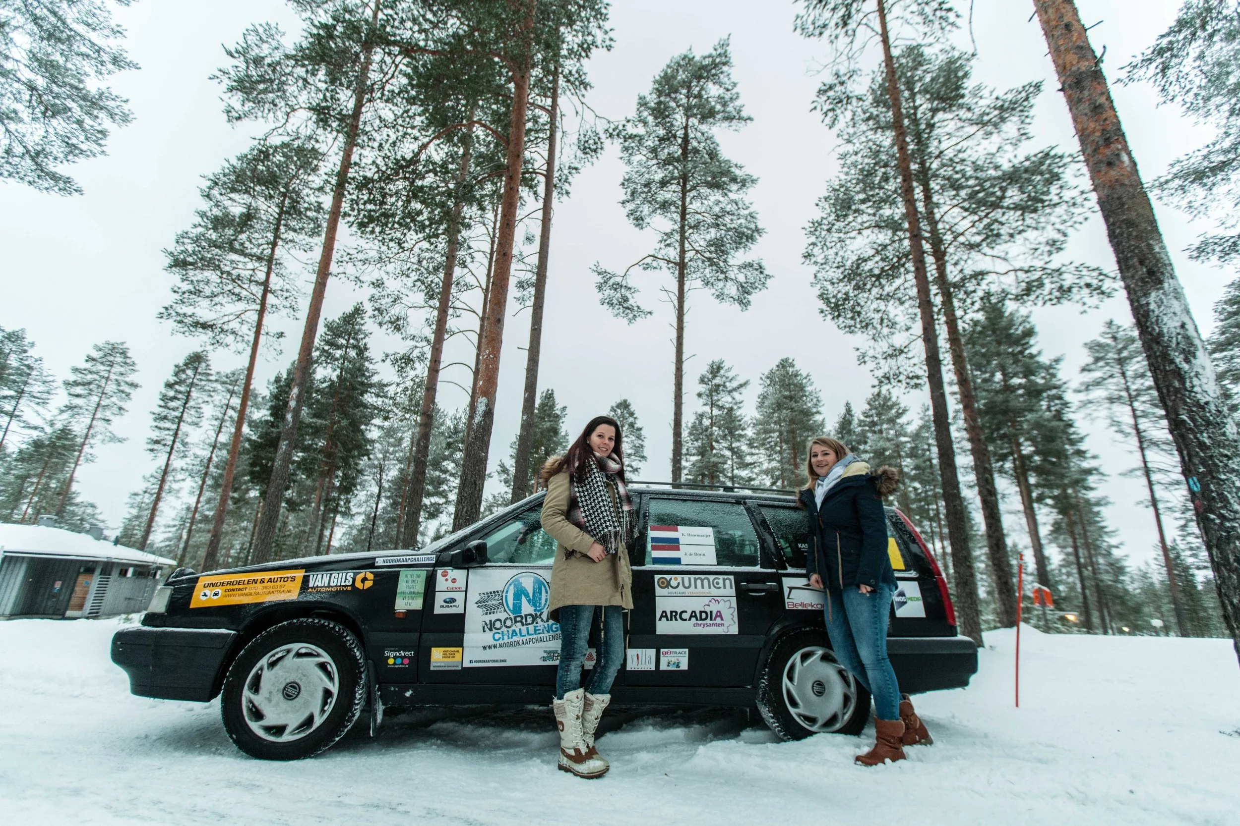 the-girls-and-their-volvo_23805003339_o.jpg