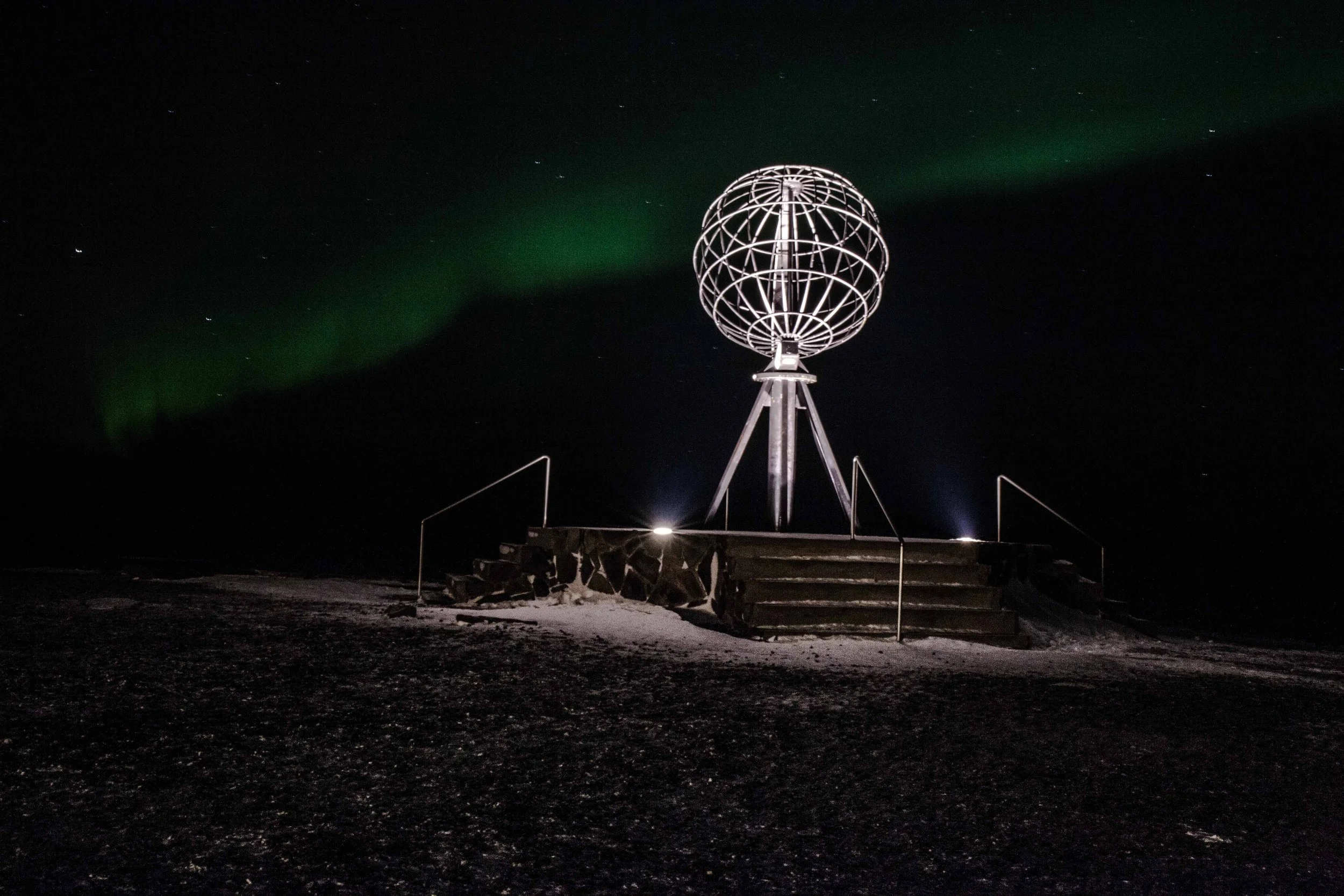 north-cape-globe-with-northern-lights_15449005894_o.jpg