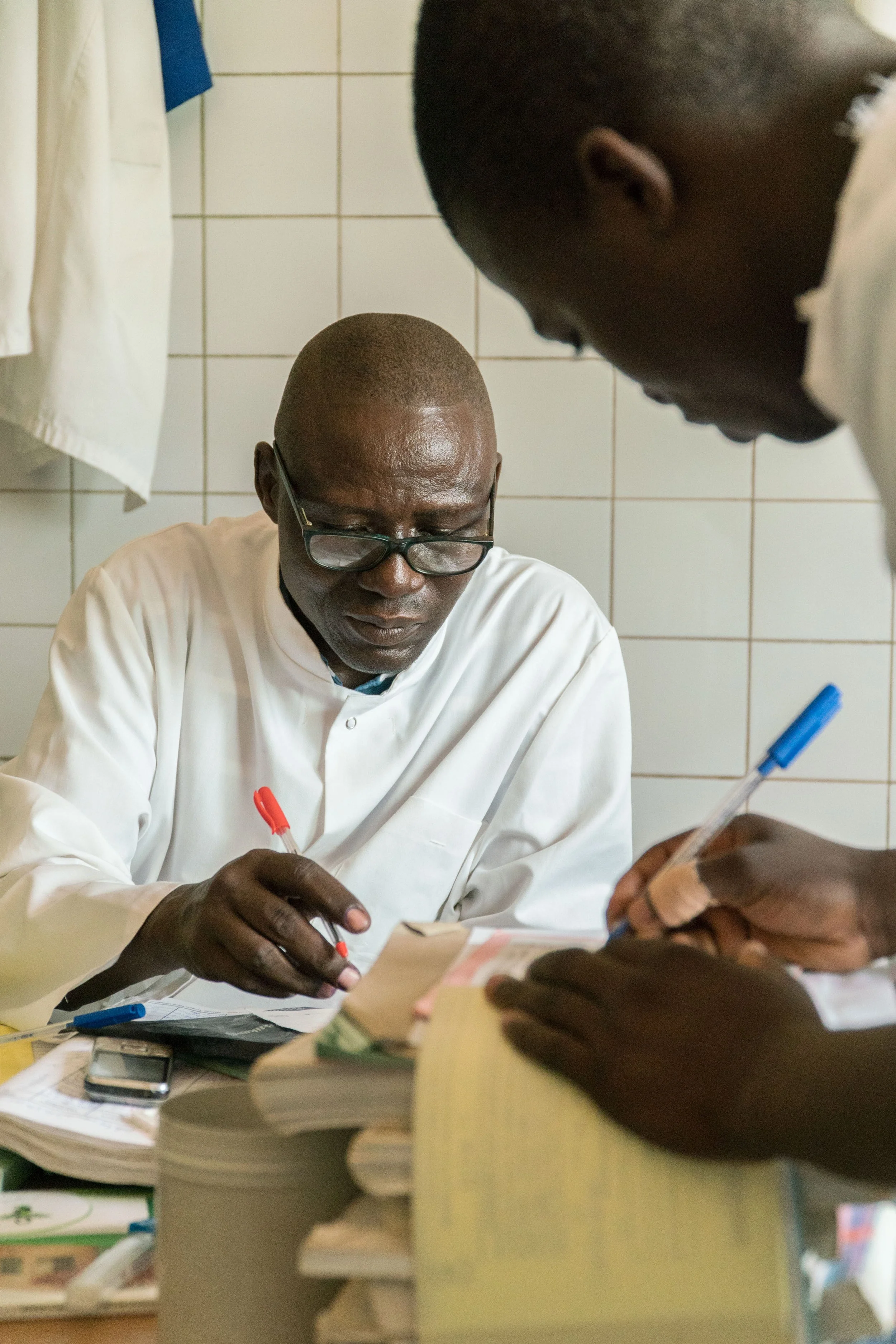 somdiabalo-agnimale-47-is-preparing-a-vaccination-session-together-with-a-colleague-in-the-health-centre-in-binah---reinier-van-oorsouw--unicef-togo----2019_49248773951_o.jpg