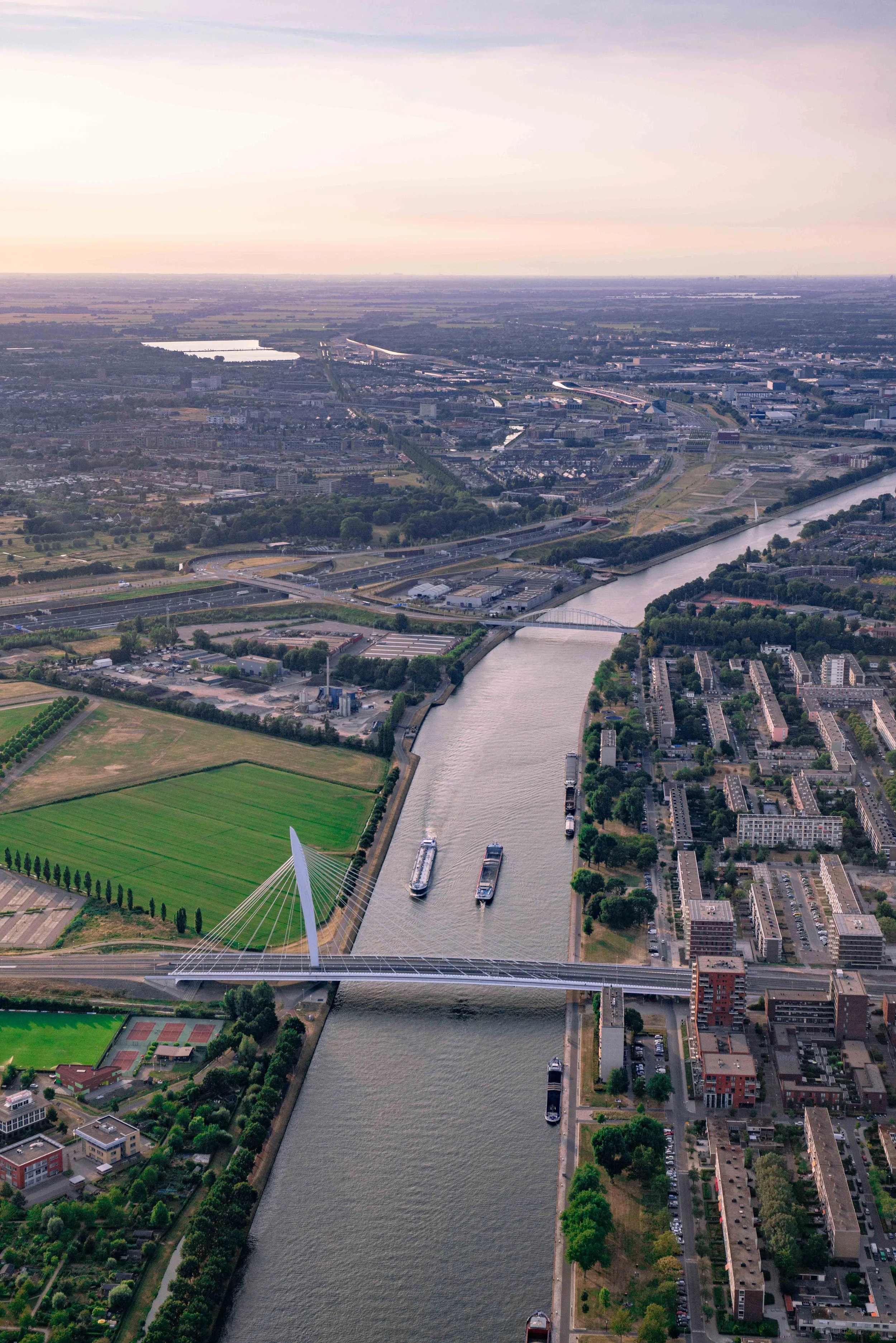 ballooning-over-utrecht-province-the-netherlands_42039898500_o.jpg