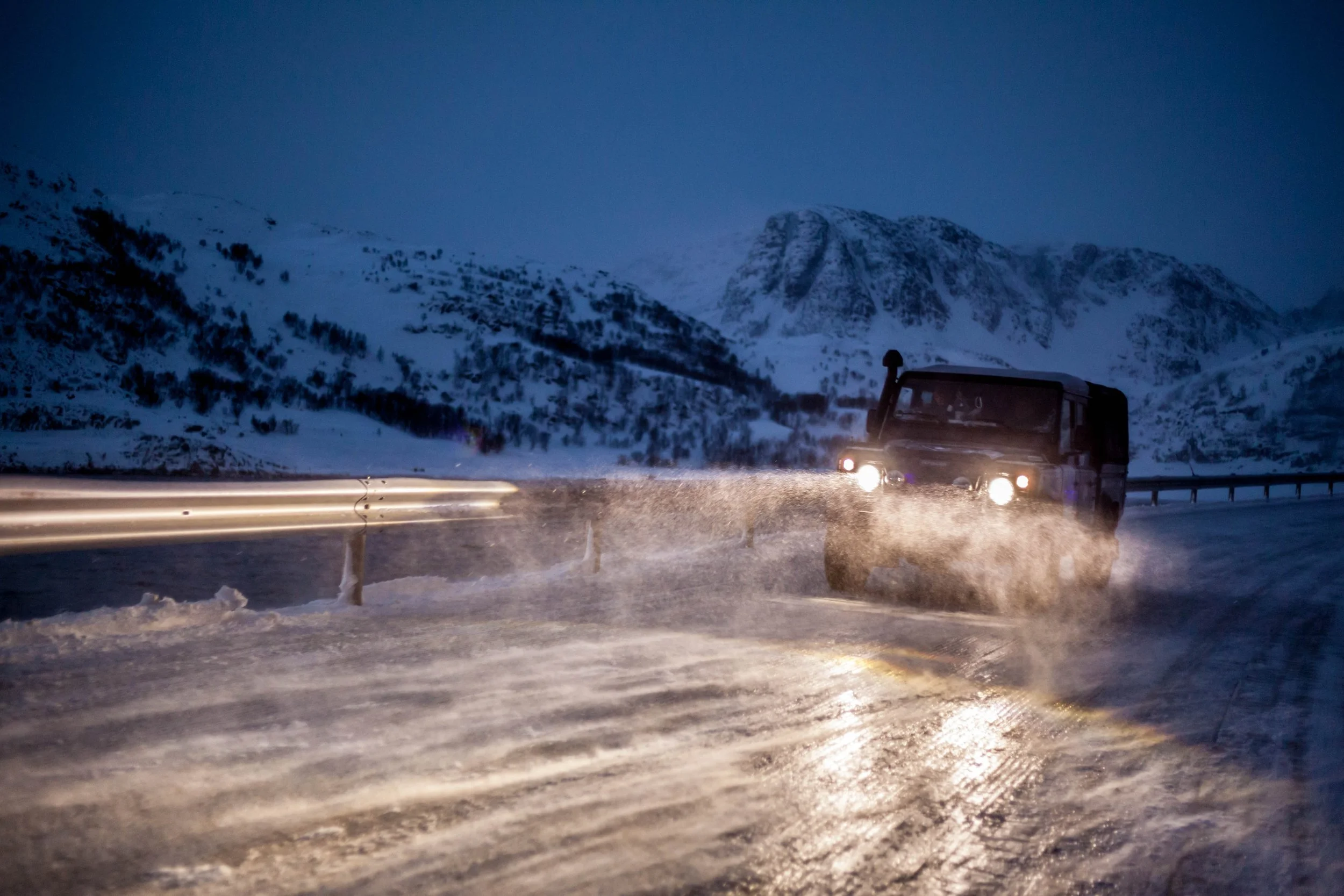 landrover-on-the-e69-norway_23916292606_o.jpg