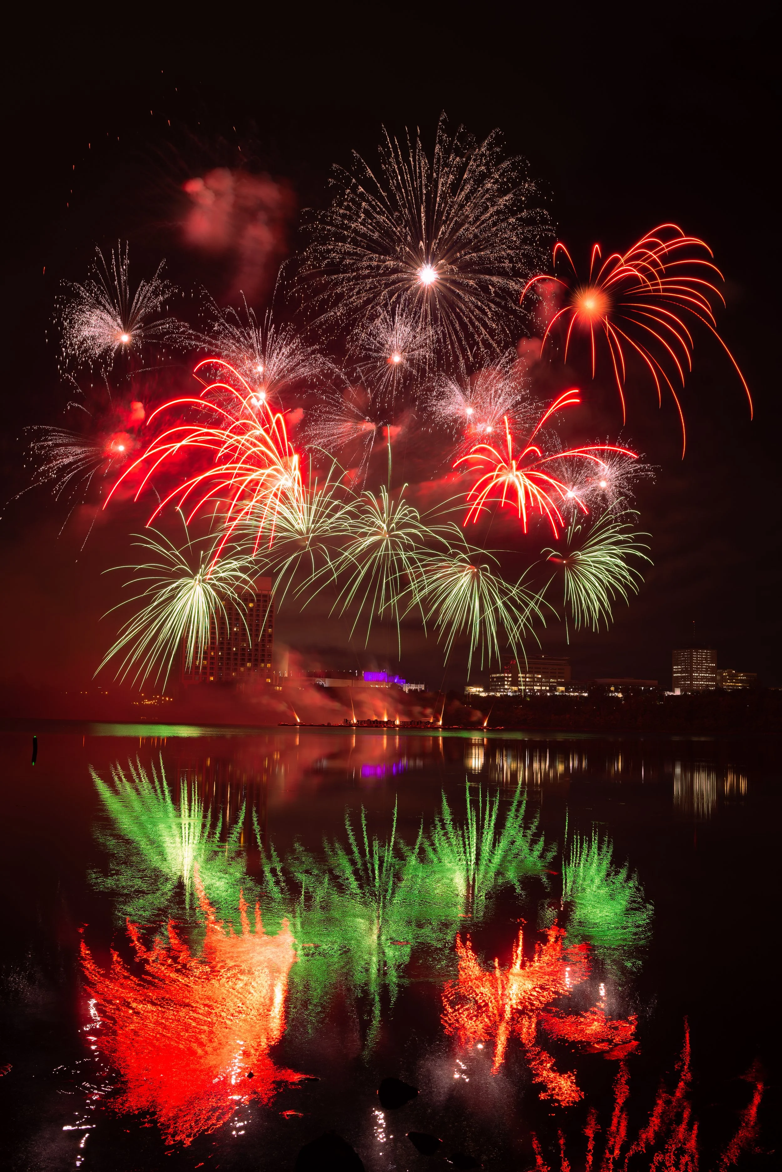 Fireworks Casino du Hull2 12X18  (1 of 1).jpg