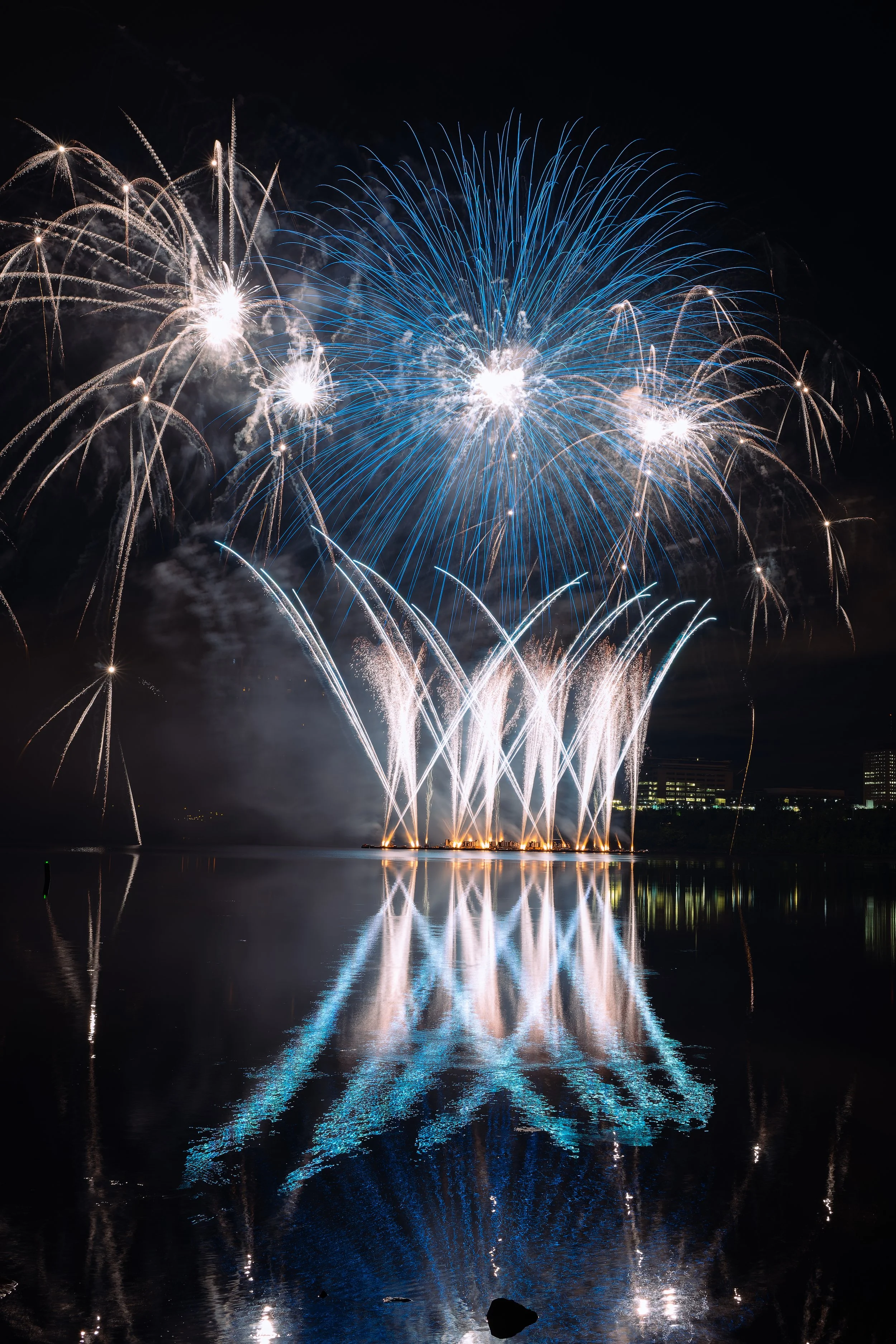 Fireworks Casino du Hull3 12X18  (1 of 1).jpg