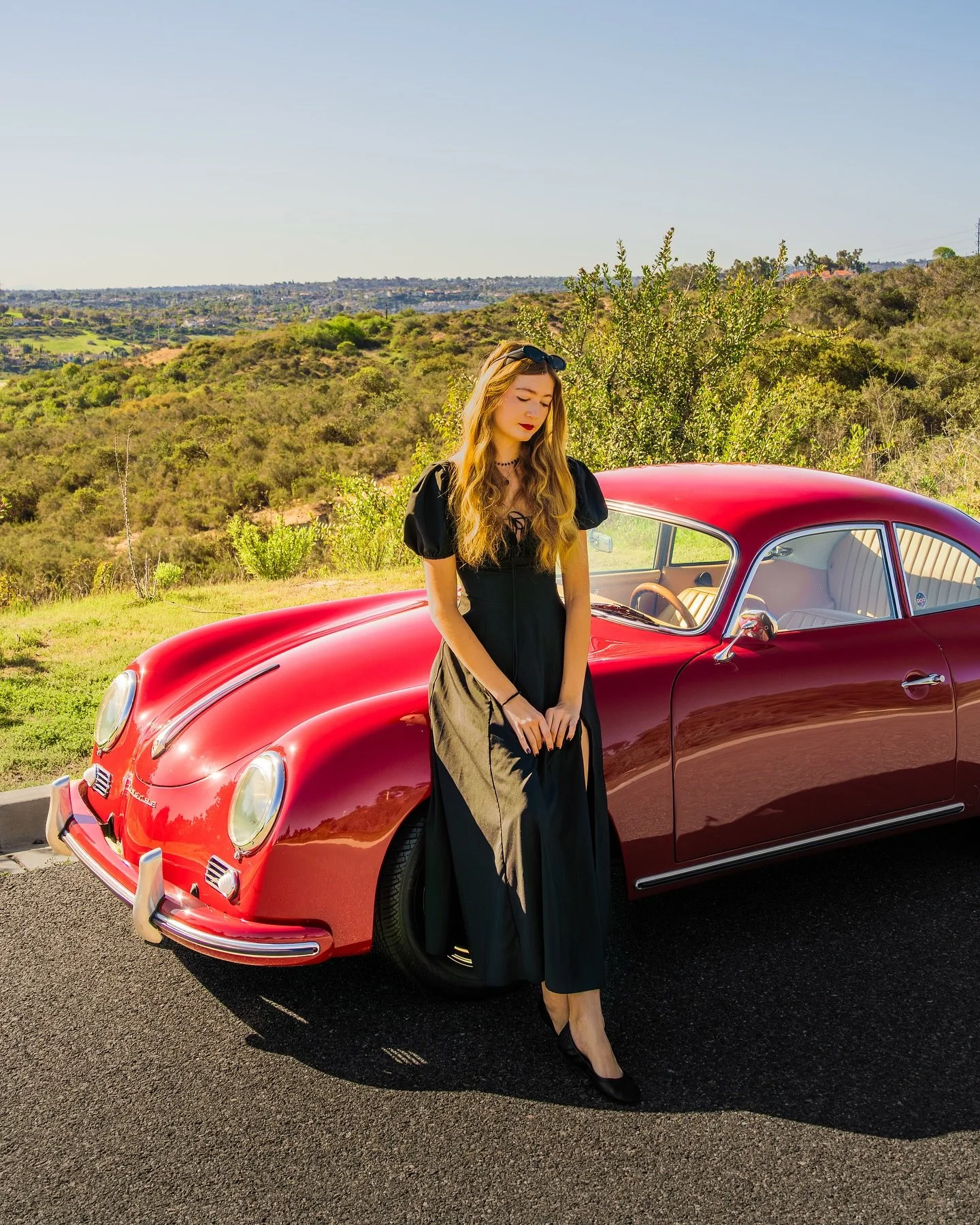 Elegance is what you make of it.
Model: @mo_creative11 
Owner: @scuddermersman 
.
.
.
.
#porsche #porsche911 #classicporsche #classicporsche911 #porche1600super #modeling #socal #cruise #pch