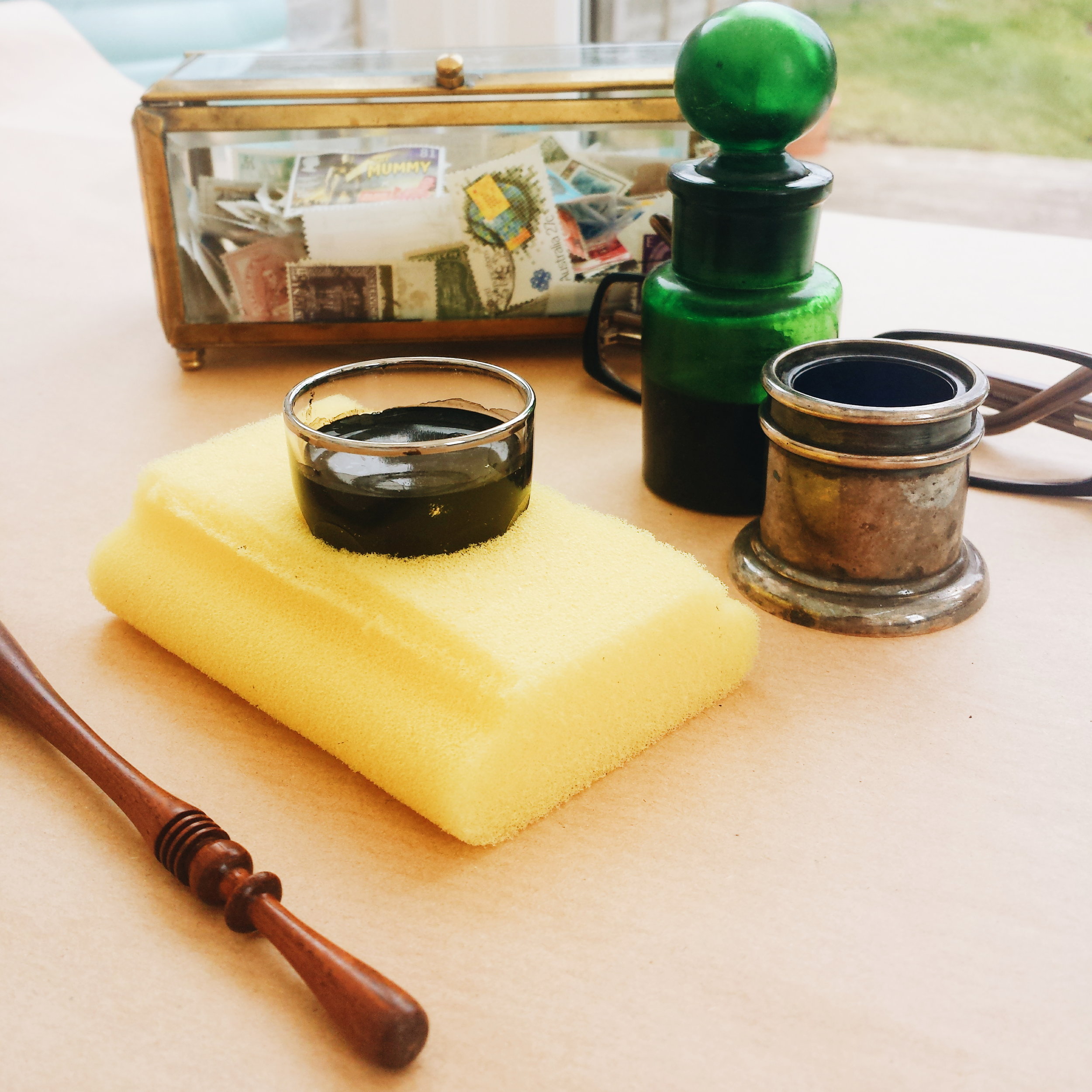 Do you use dinky dips to store your calligraphy ink?