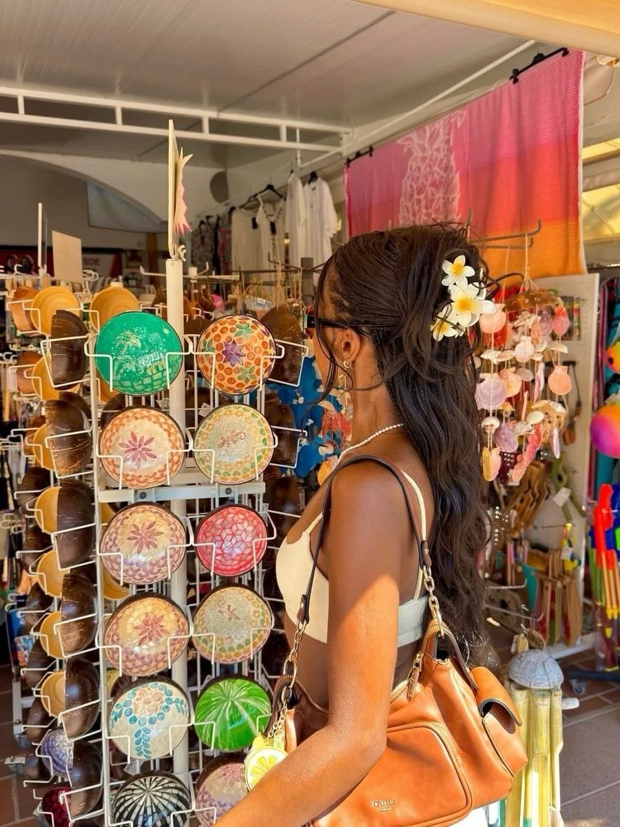 BRB&hellip; romanticizing summer. 🌼📖🍋 #beyondthemyc #muse #explore #summervibes☀️ #welcometosummer