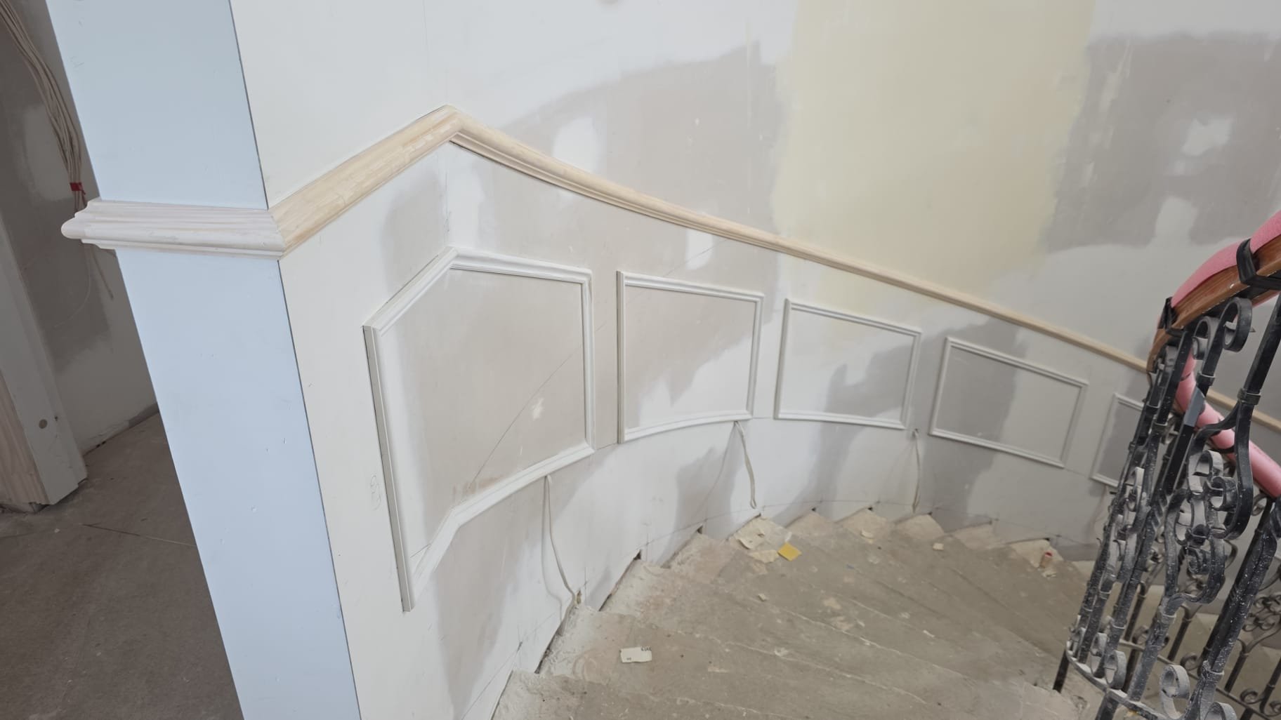 Spiral stairs Wainscoting 
