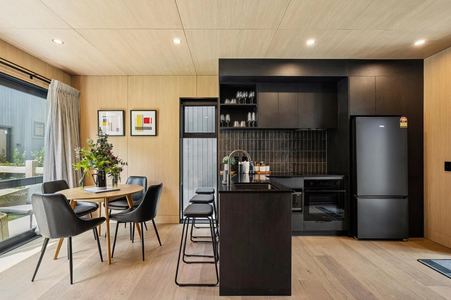 With our range of Five Mile Villas, you&rsquo;ll have everything you need for a relaxed Queenstown getaway ✨ 

Modern, comfortable, and surprisingly affordable, these villas put you right in the heart of Frankton &mdash; just moments from shopping, s