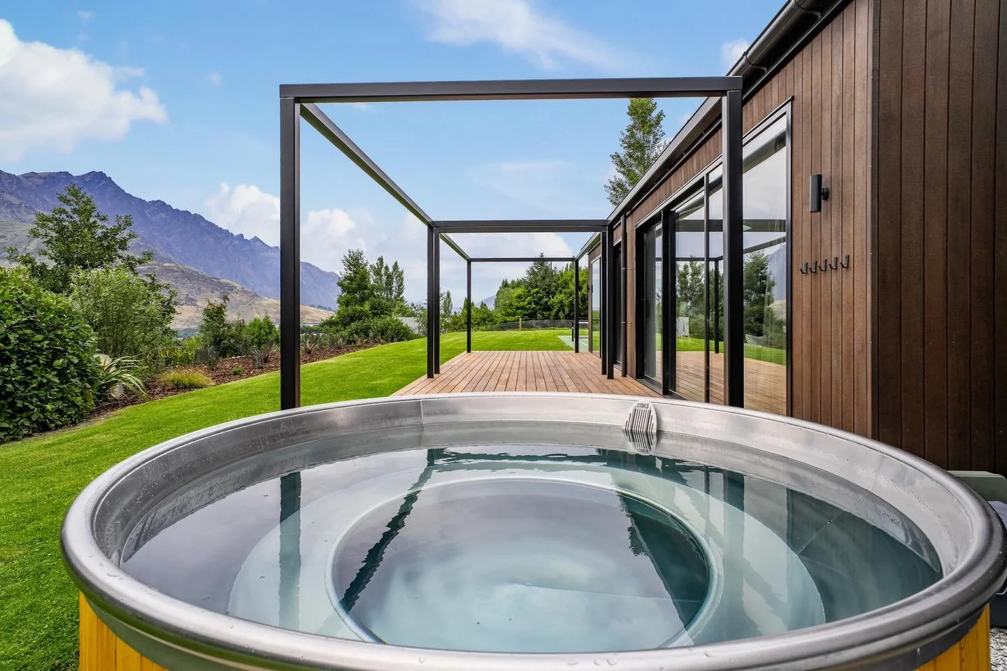 So excited to introduce this absolute gem to our portfolio, QuailStone Lodge. 

Luxurious, packed with amenities for everyone, epic mountain views, a hot tub, pickleball court, games room&hellip; honestly, what more could you want? 😍

Get in touch t