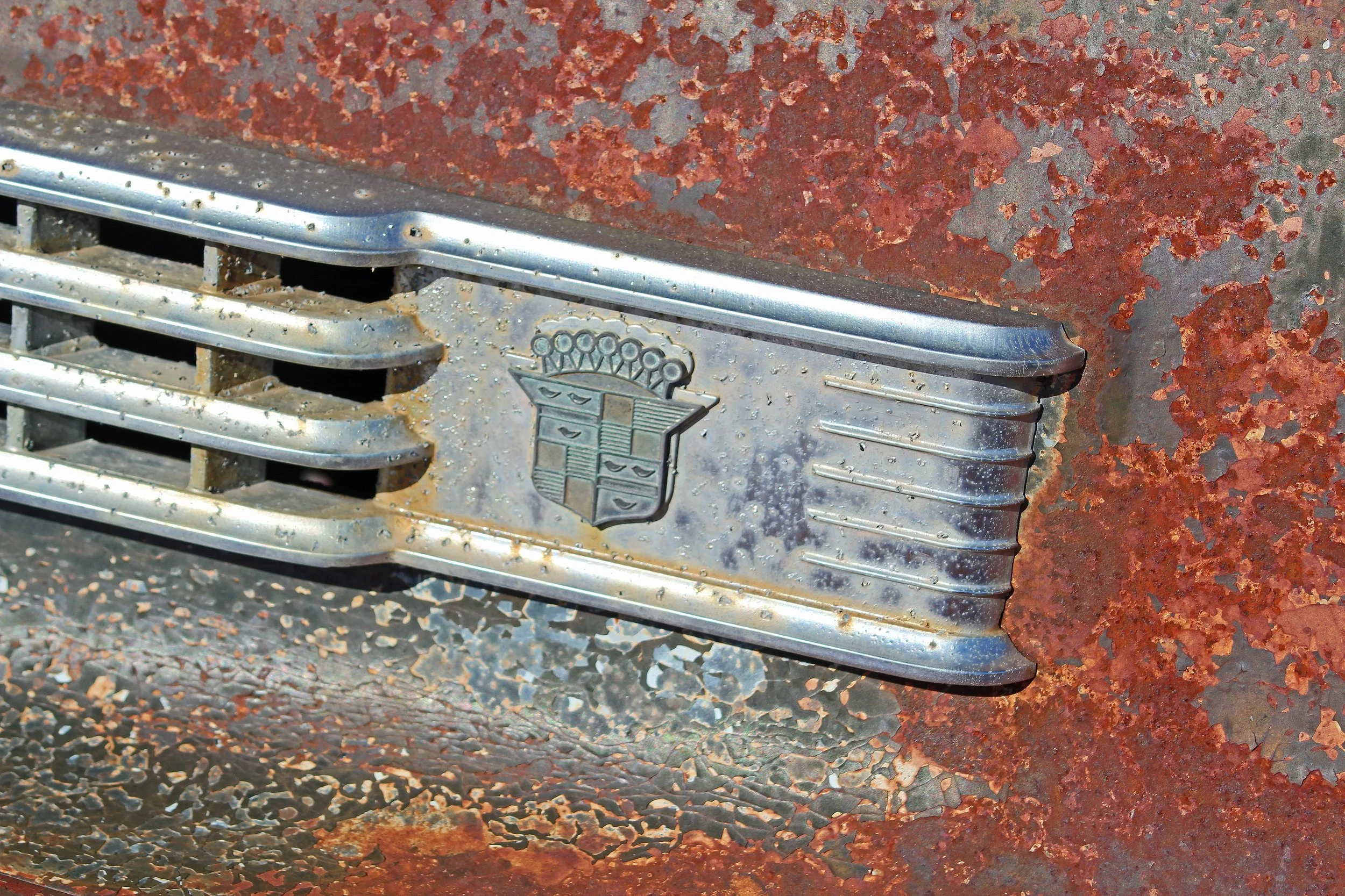 1941 Cadillac Emblem.jpg