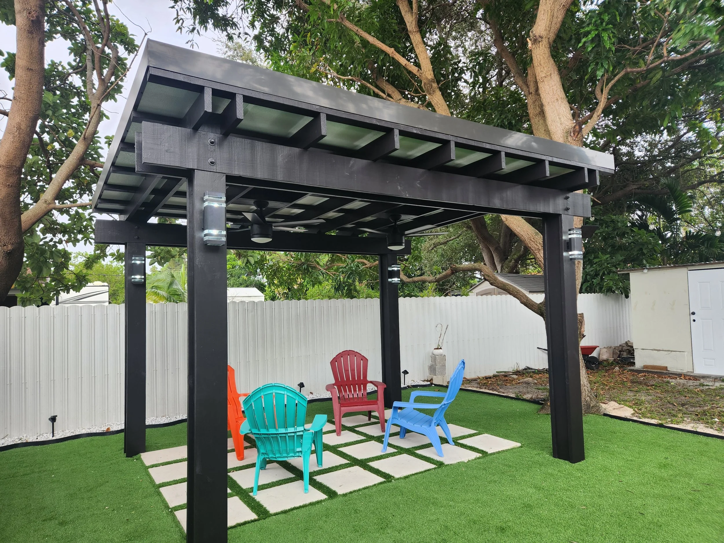 pergola de Madera con techo insulado