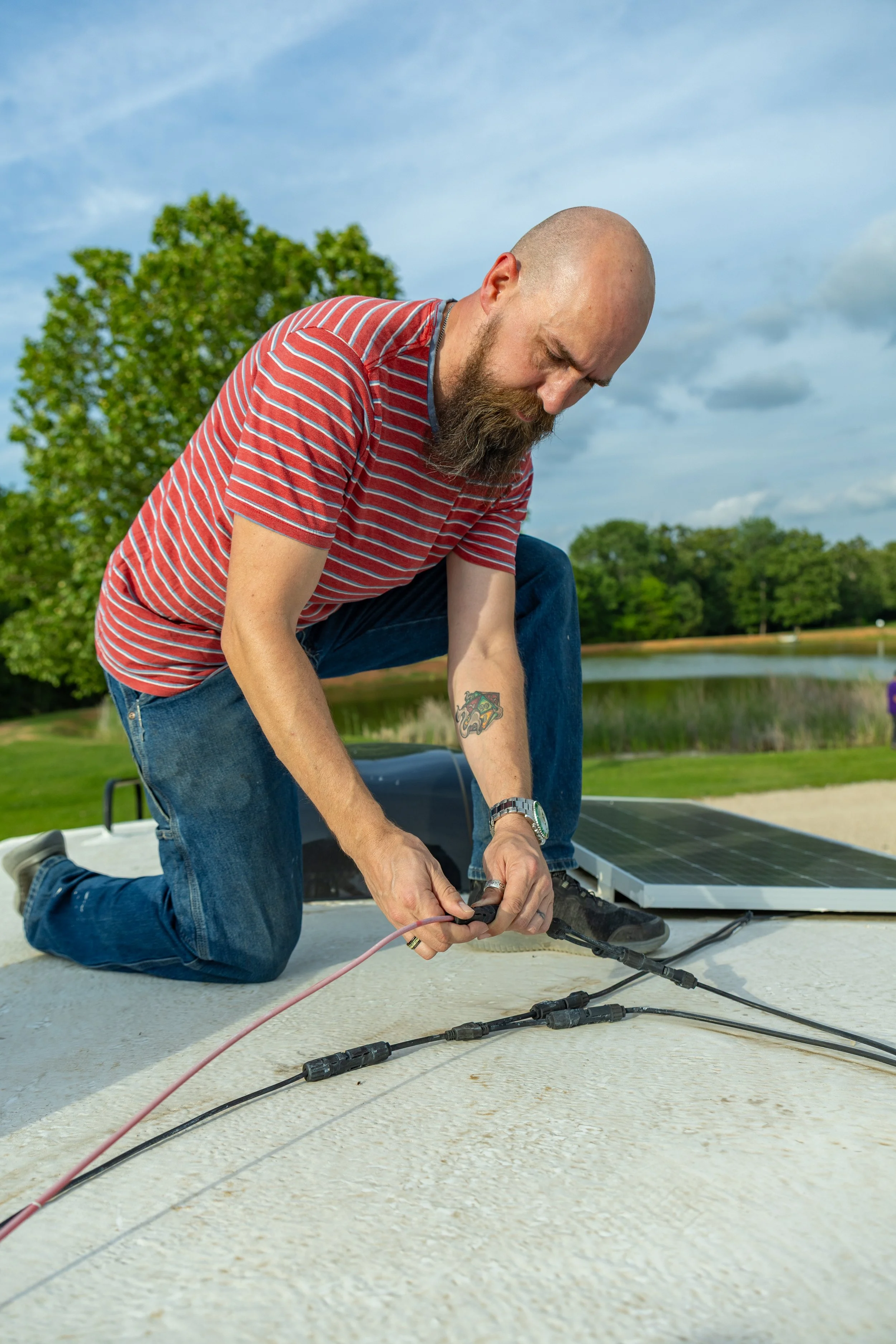 Solar installation on RV, live off-grid, boondock, diagnose and repair solar problems.