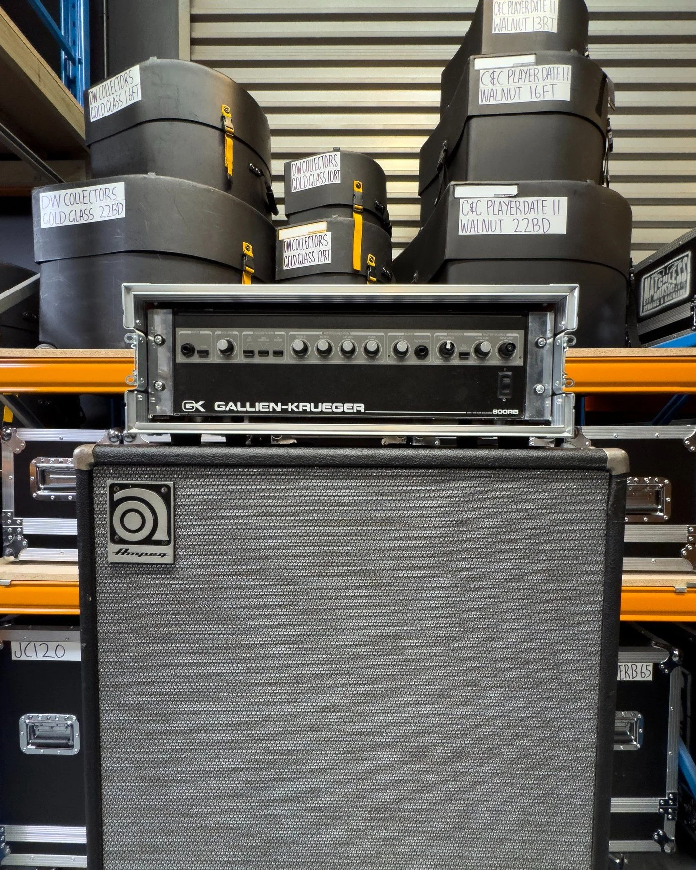 A legendary beast for some legendary beasts 💪 this GK 800RB and Ampeg 810 out with @cosmicpsychos for their I Really Like Beer album tour 🍺 

#gk800rb #gallienkrueger #ampeg #backline 

@gallienkrueger @ampeg