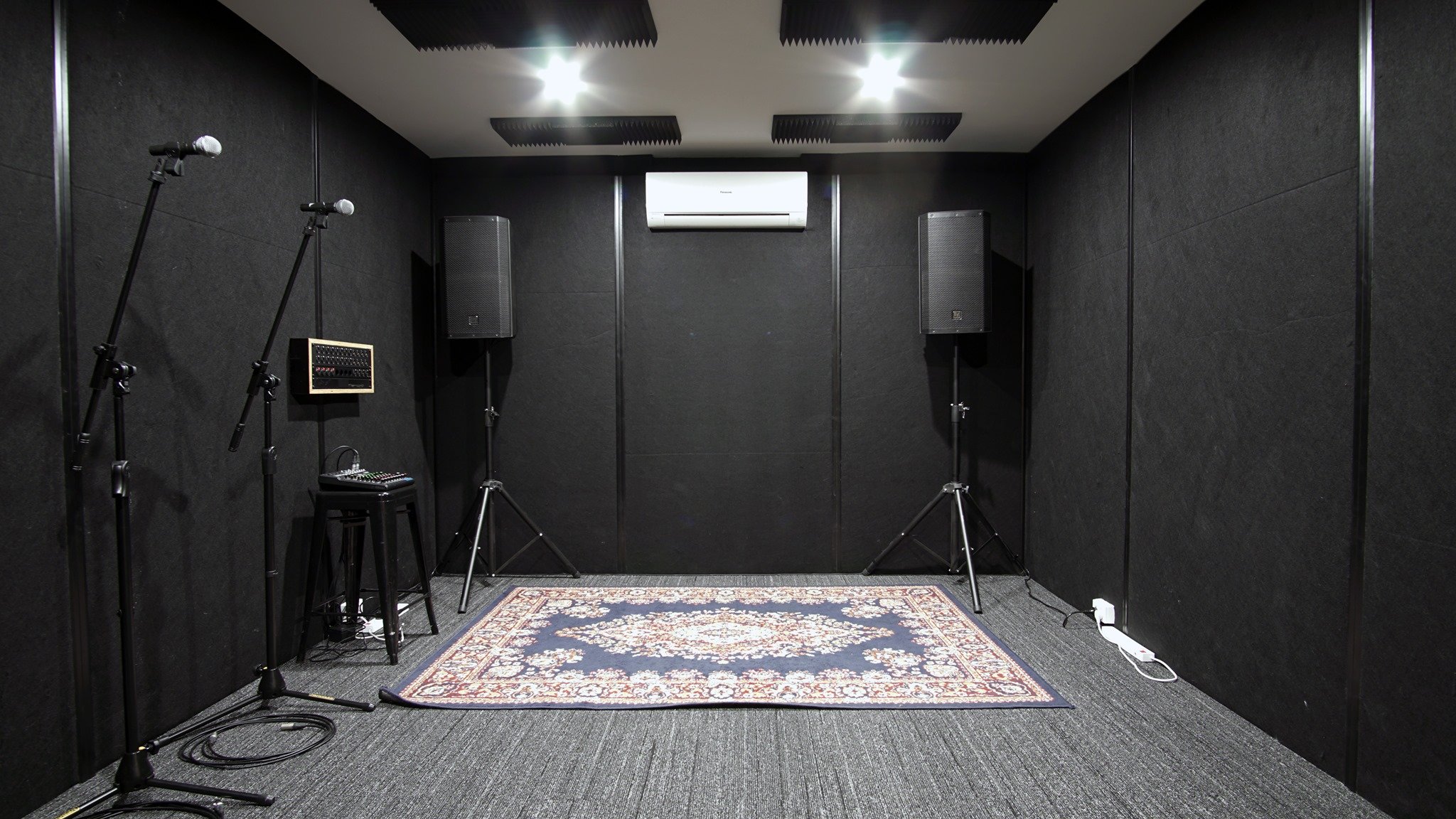 ROOM 4 - SMALL ROOM