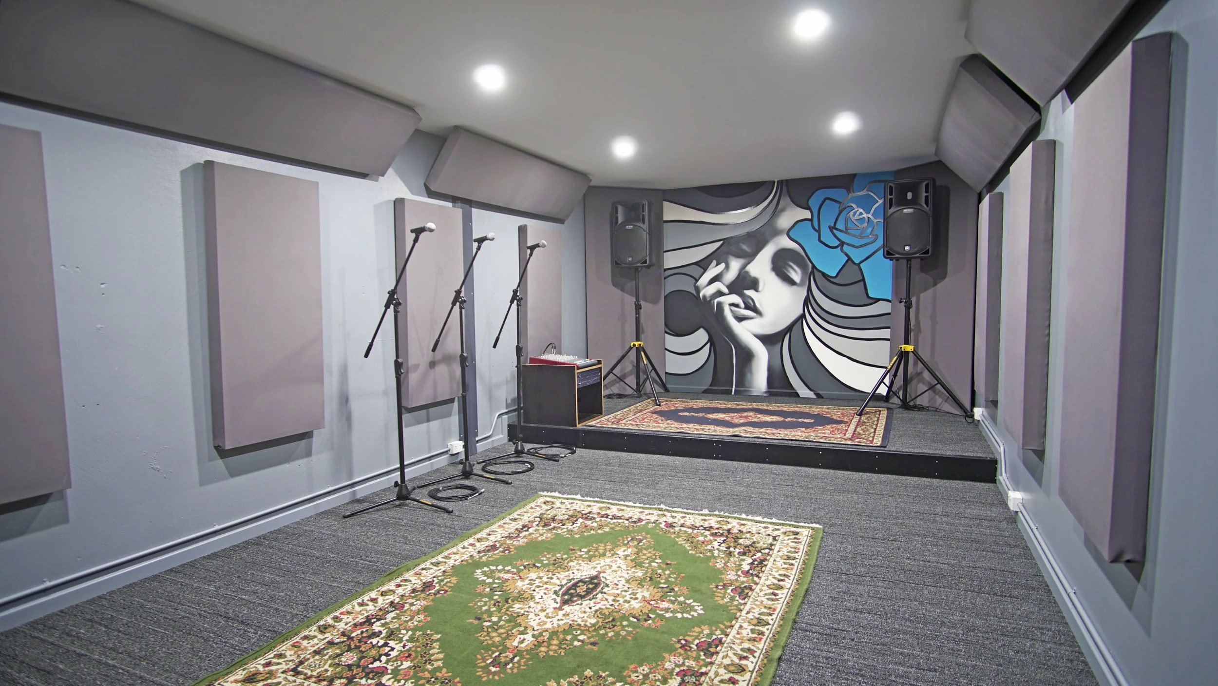 ROOM 1 - STANDARD ROOM