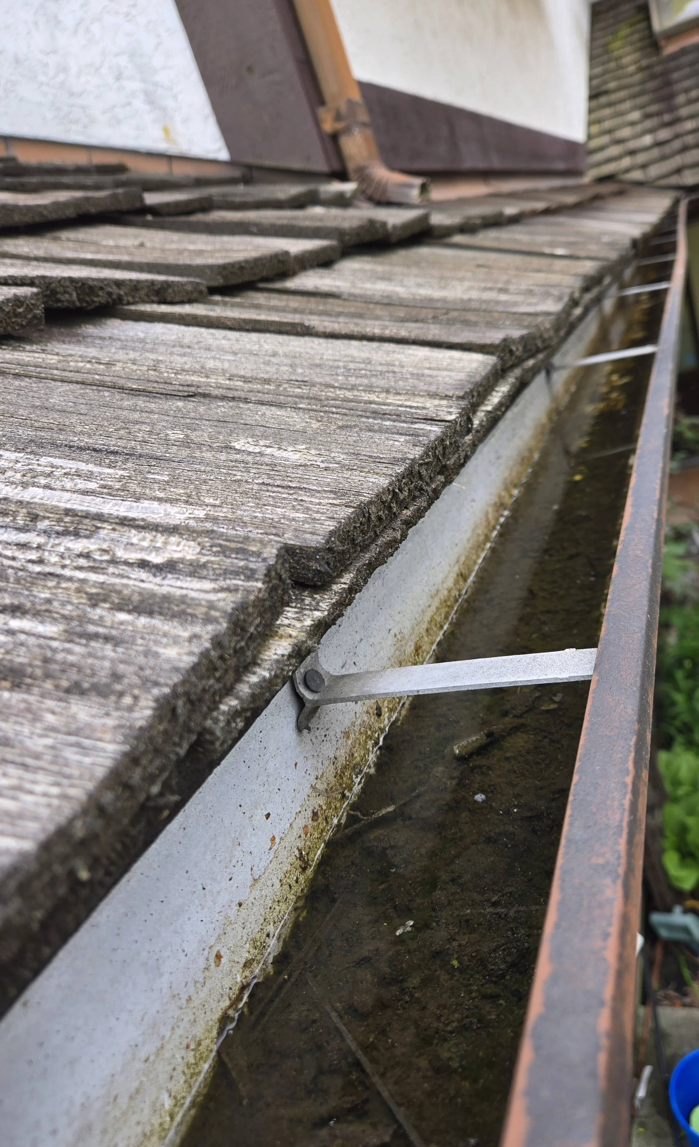 clogged gutter