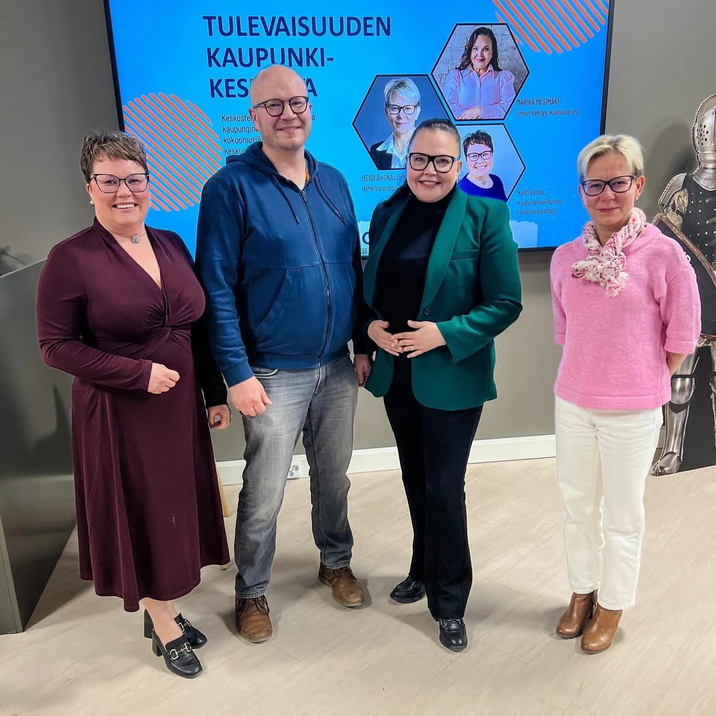 Keskiviikkona keskusteltiin tulevaisuuden kaupunkikeskustasta! L&auml;mmin kiitos panelistit Marika Mesim&auml;ki ja Heidi Ahokallio-Lepp&auml;l&auml; sek&auml; kaupunginhallituksen j&auml;senet Kirsi Lehto ja Juho Jokinen 💙

Moni totesi tilaisuuden