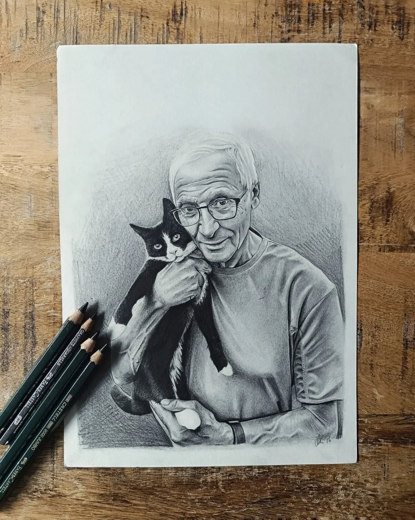 Eines meiner Lieblingsportraits der letzten Jahre - nicht nur, weil eine Katze zu sehen ist, sondern, weil ich die Person schon mein ganzes Leben kenne. Das Portrait ist ein Geschenk f&uuml;r meinen Opa, auf dem die liebevolle Beziehung zwischen Mitz