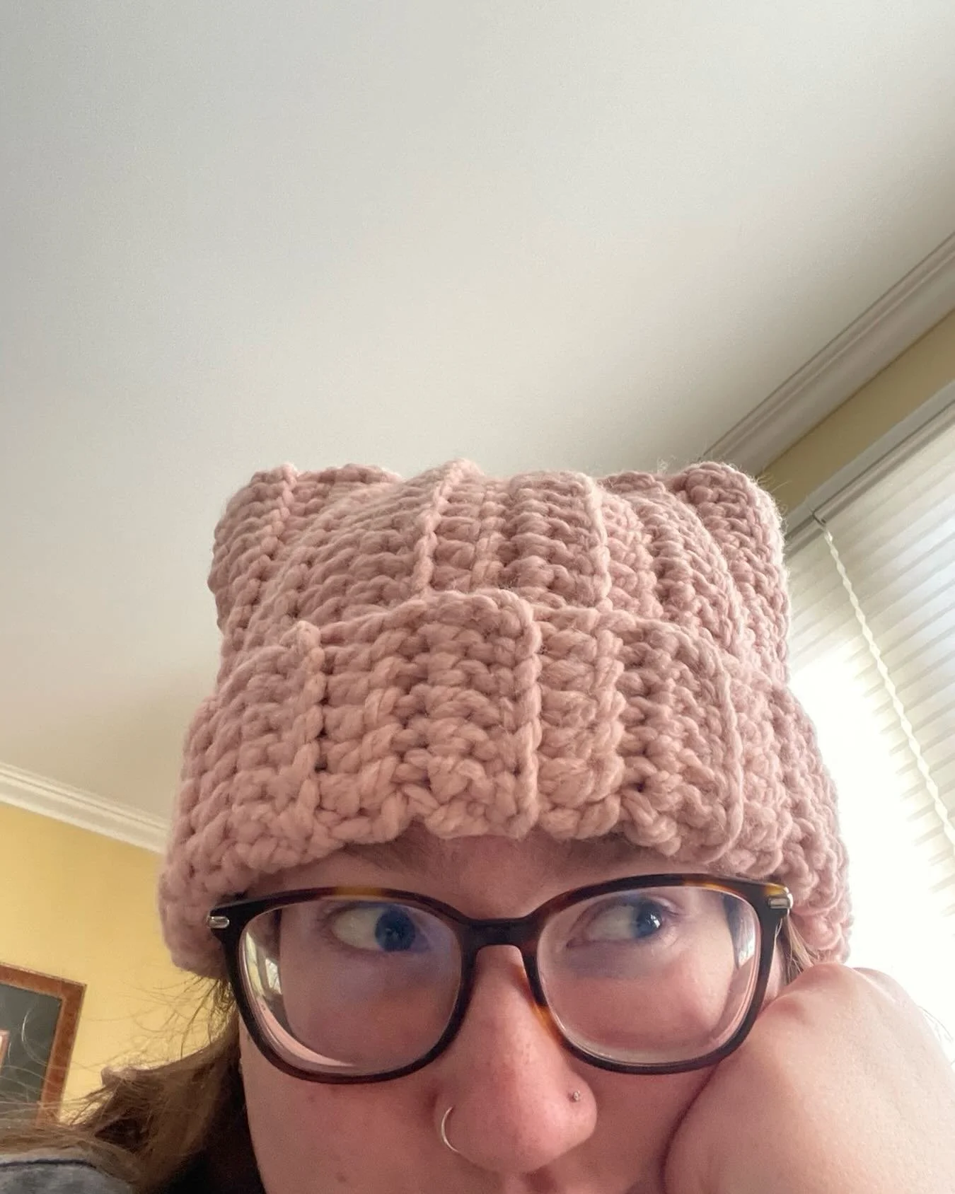 A cat ear hat for your feed 😺 

#crochet#crochetwinterhat#crochethat#catearhat