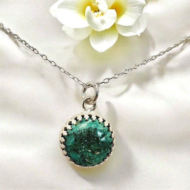 Essence Stone Round Necklace
