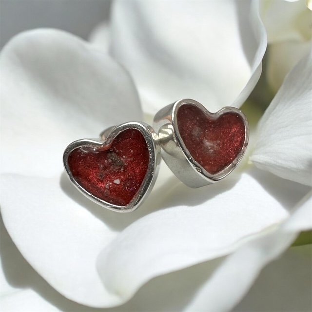 The Presence Heart Stud